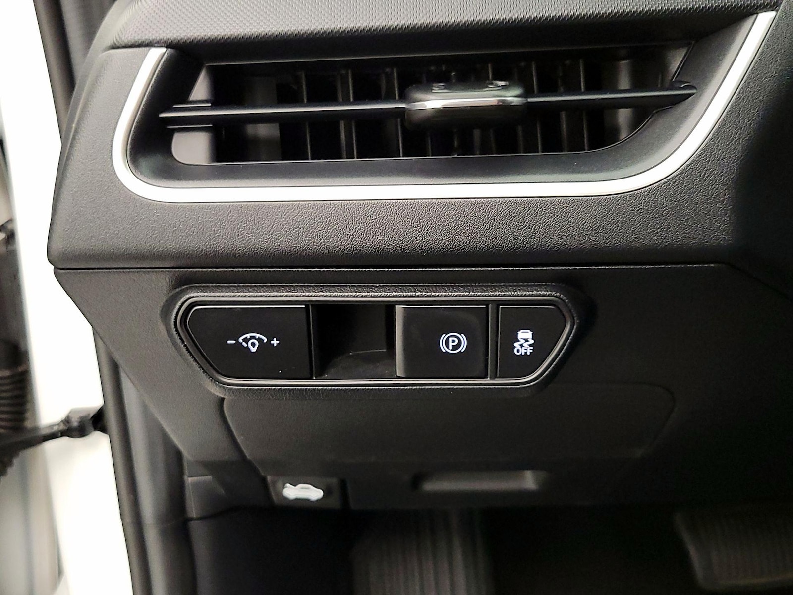 2025 Kia K4 LXS - Photo 14