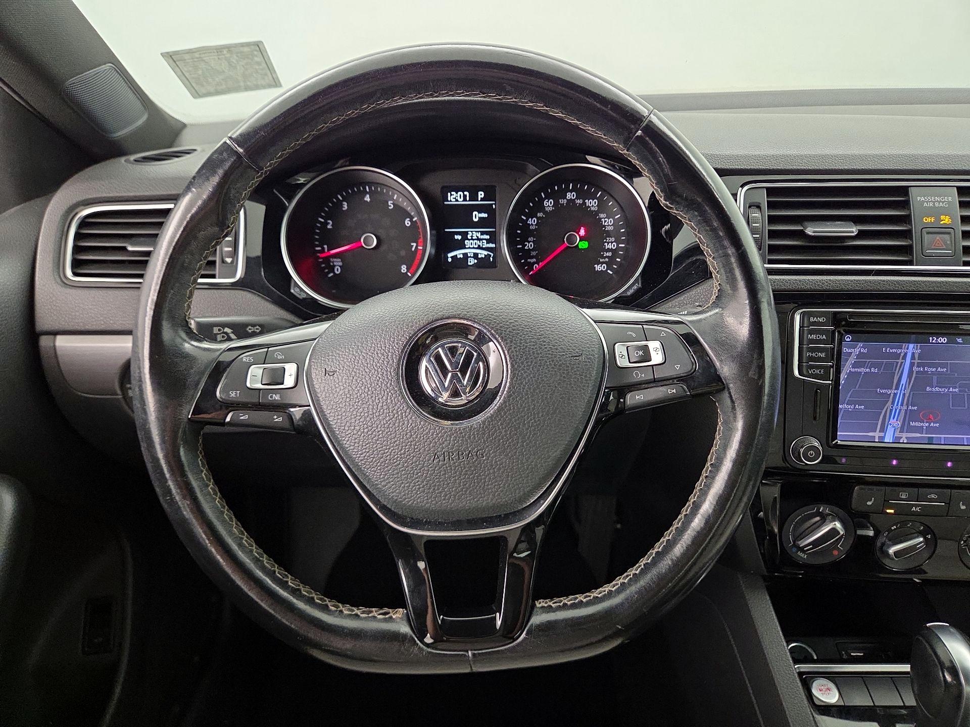 Thumbnail: 2016 Volkswagen Jetta - 10