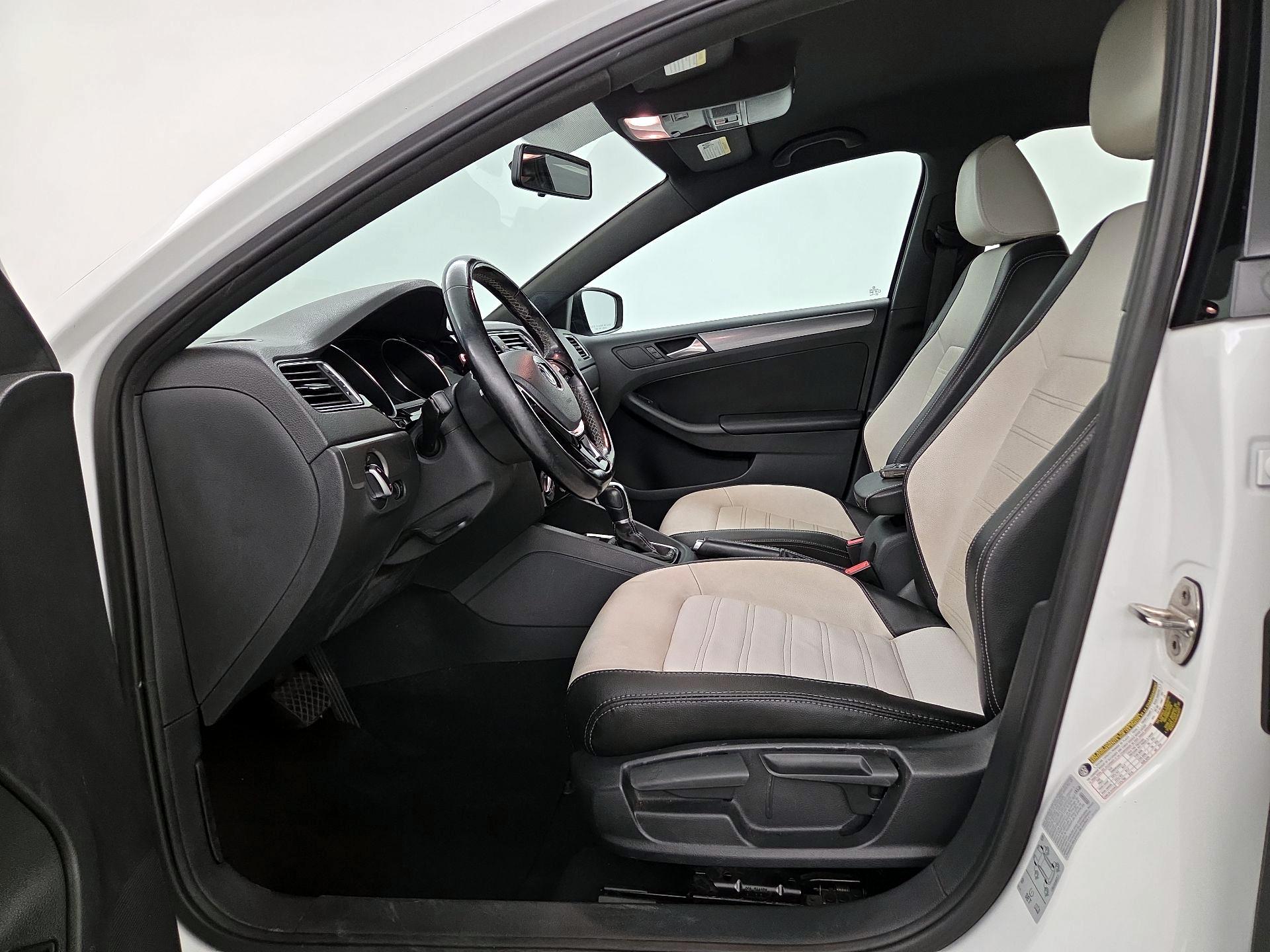 Thumbnail: 2016 Volkswagen Jetta - 11