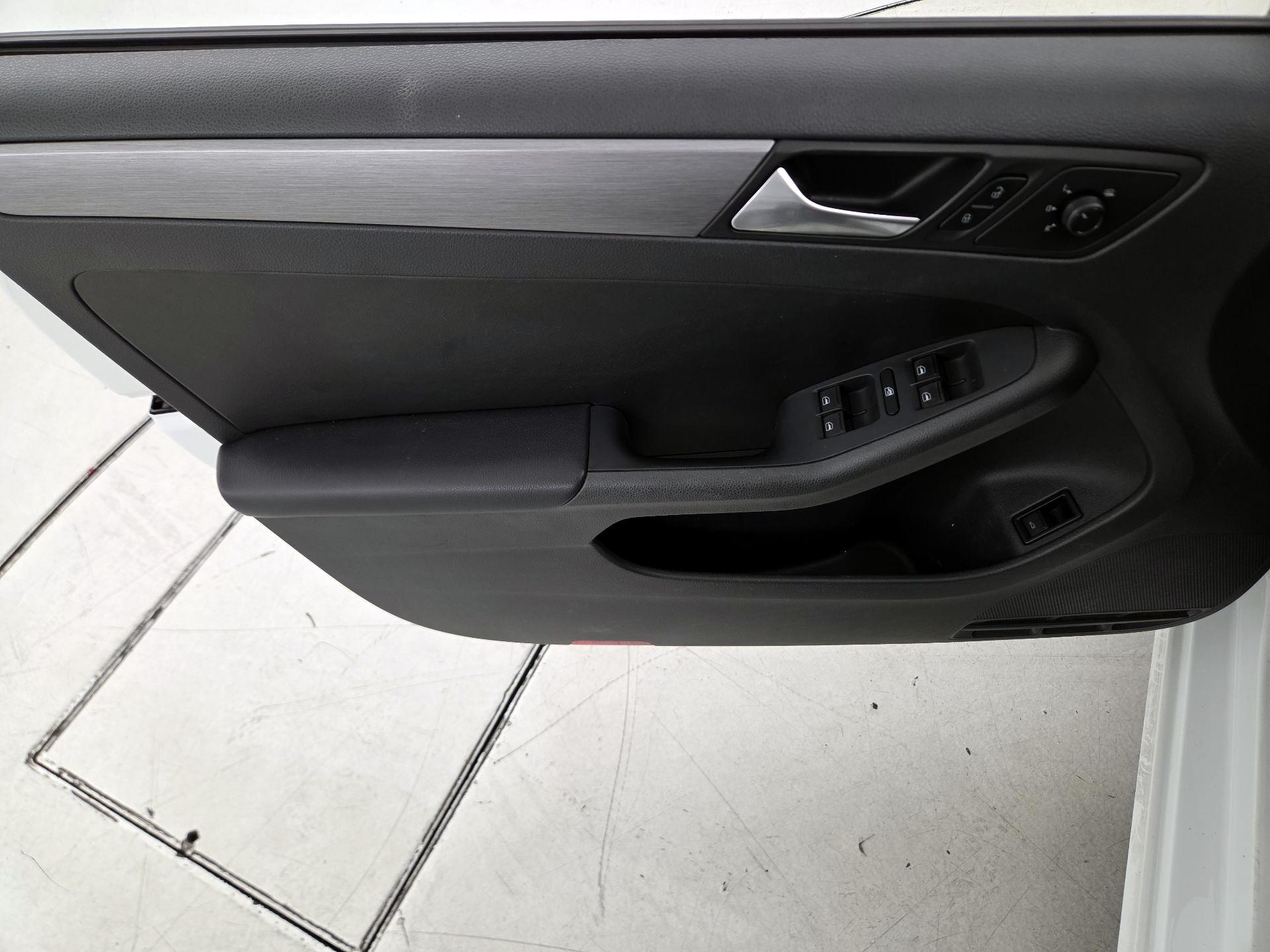 Thumbnail: 2016 Volkswagen Jetta - 12