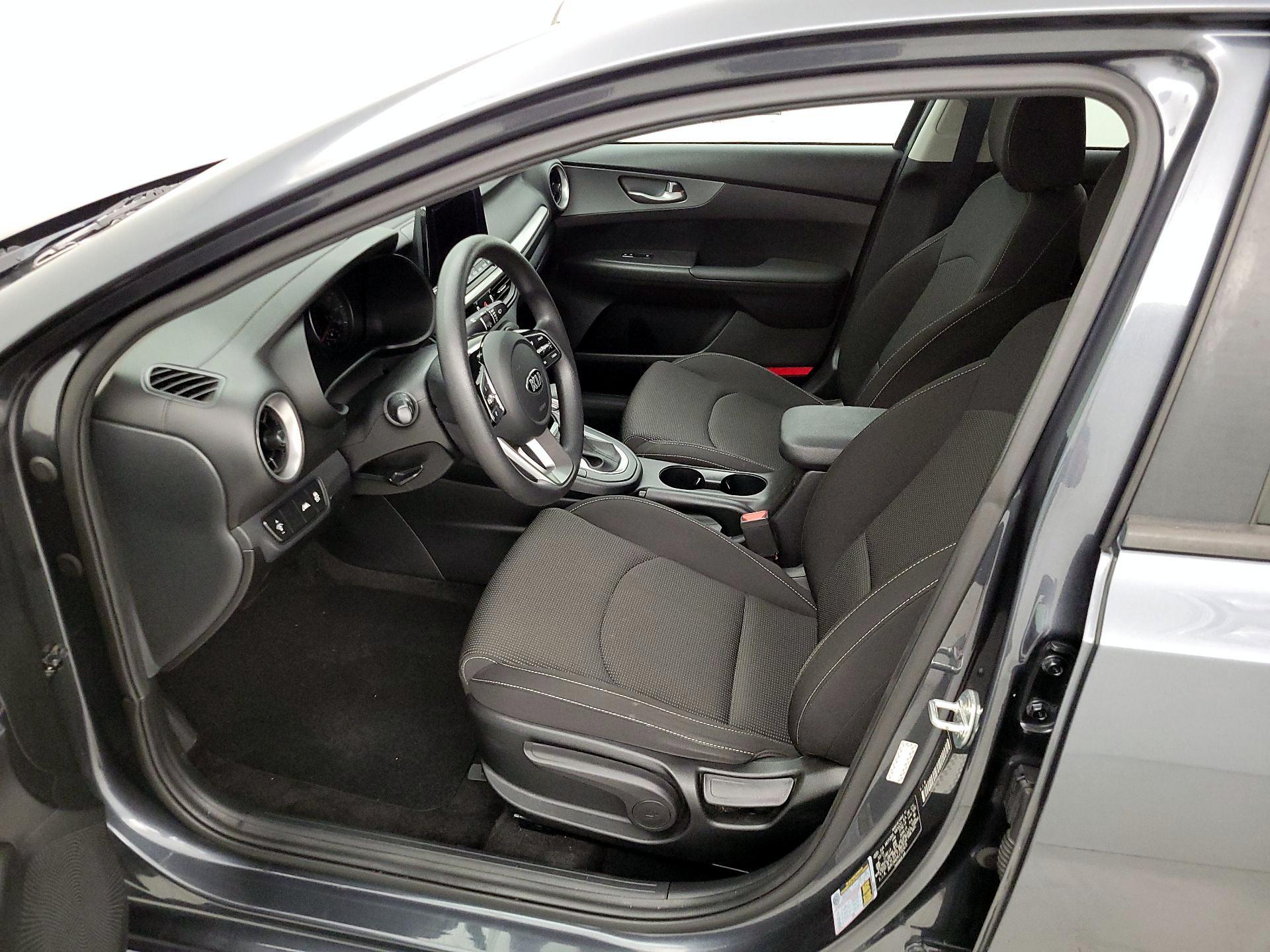 Thumbnail: 2020 Kia Forte - 9