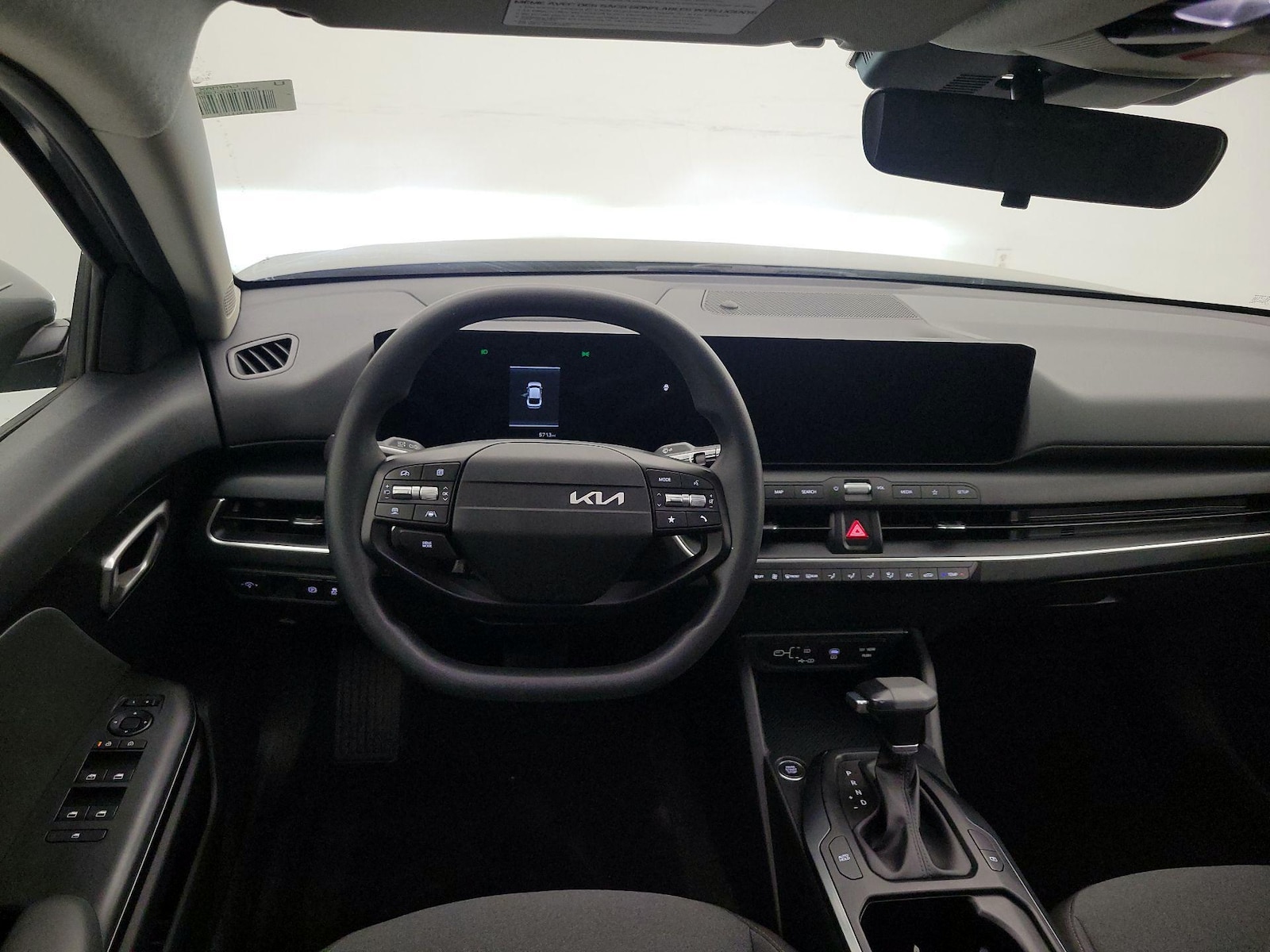 2025 Kia K4 LXS - Photo 11