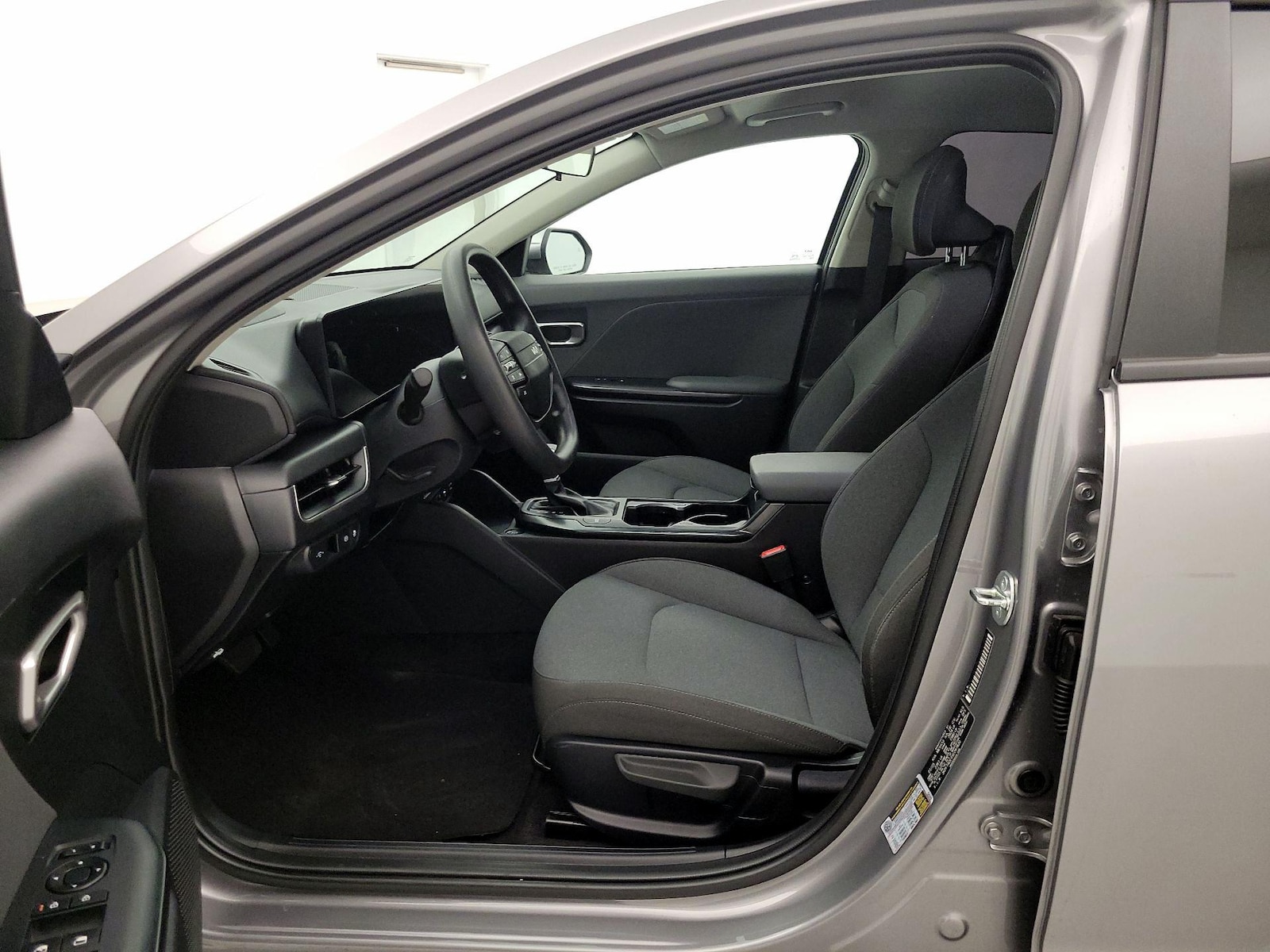 2025 Kia K4 LXS - Photo 12