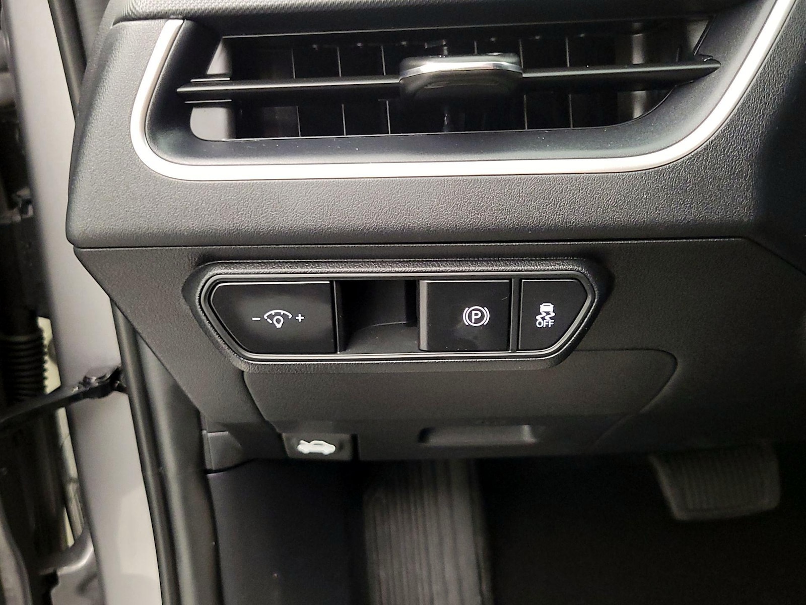 2025 Kia K4 LXS - Photo 14