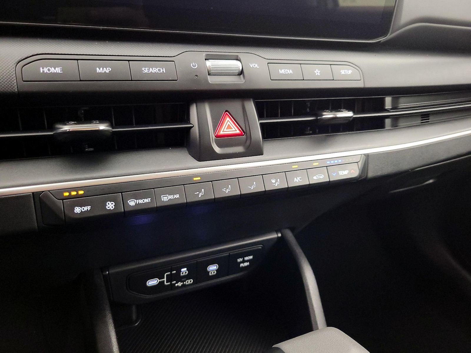 2025 Kia K4 LXS - Photo 17