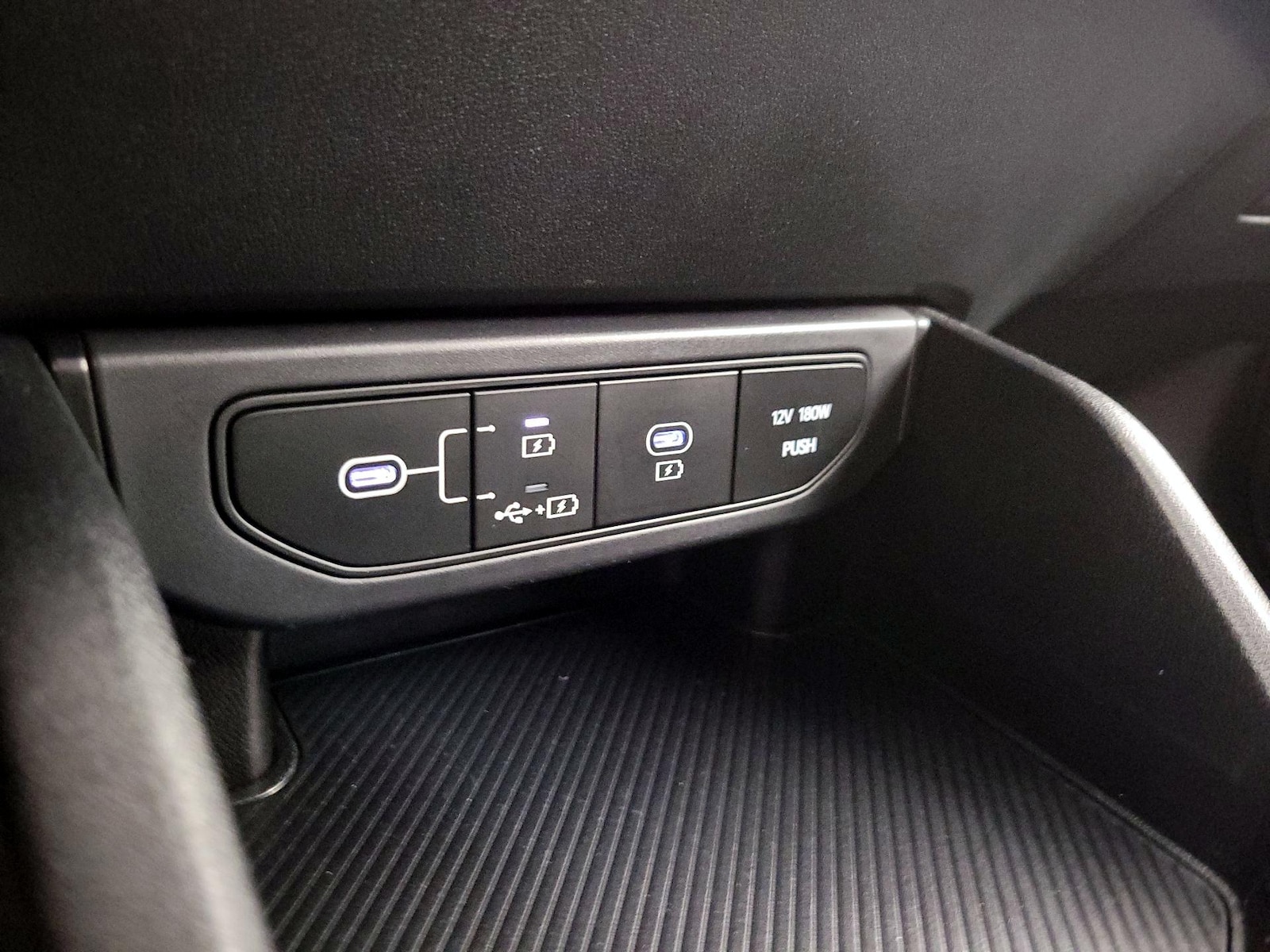 2025 Kia K4 LXS - Photo 19