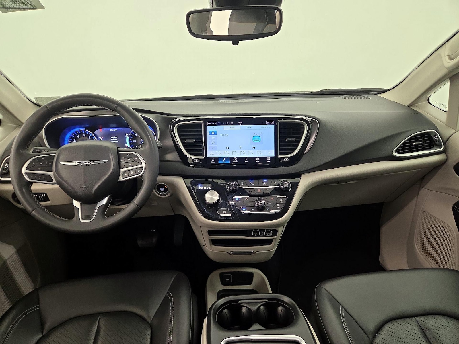 2024 Chrysler Pacifica Touring L - Photo 10