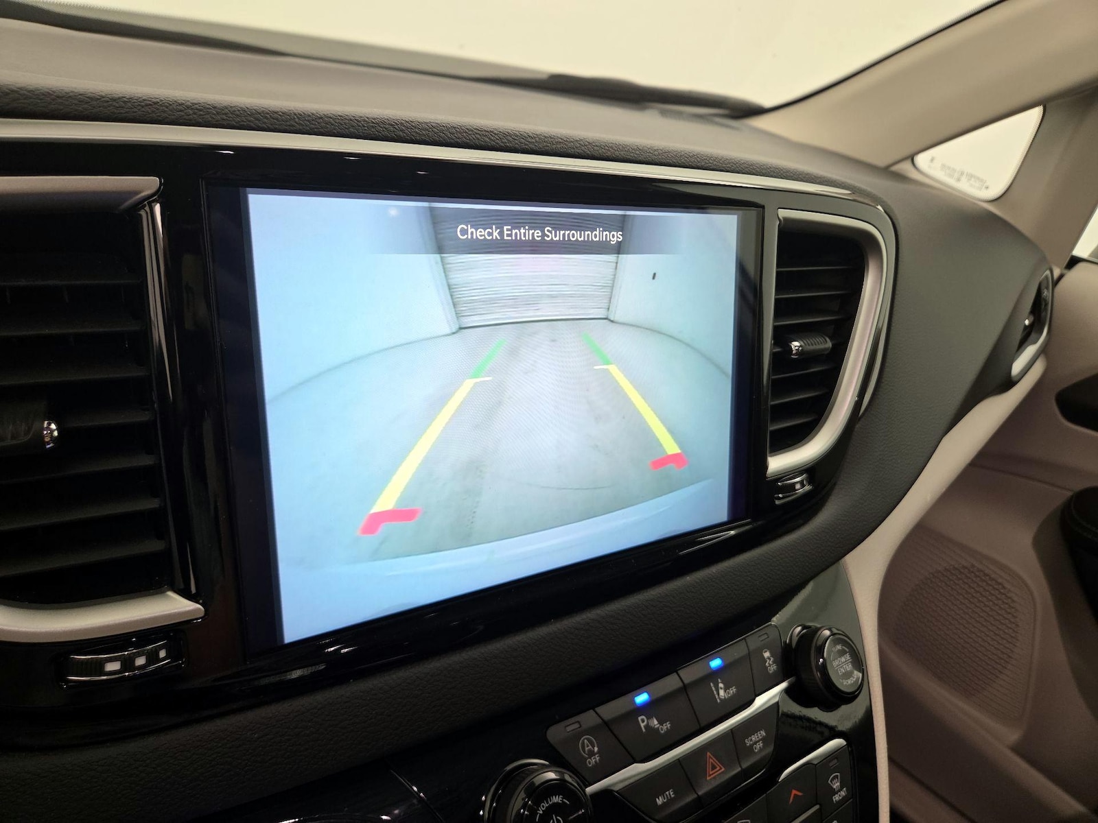 2024 Chrysler Pacifica Touring L - Photo 15