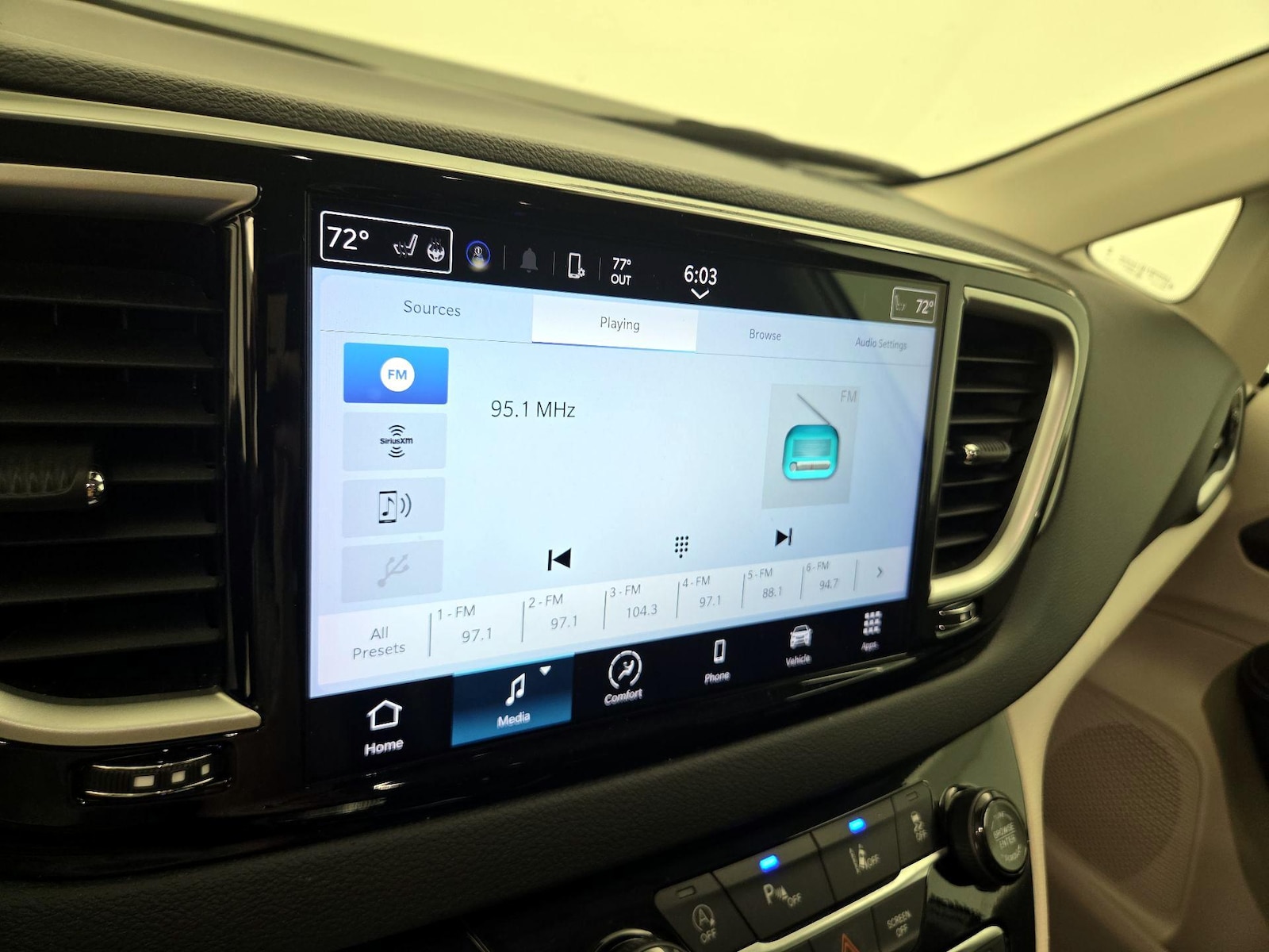 2024 Chrysler Pacifica Touring L - Photo 16