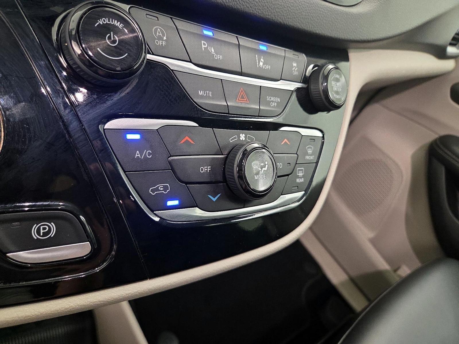 2024 Chrysler Pacifica Touring L - Photo 17