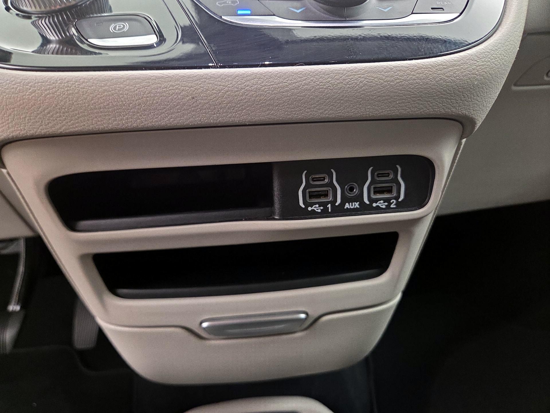 Thumbnail: 2024 Chrysler Pacifica - 18