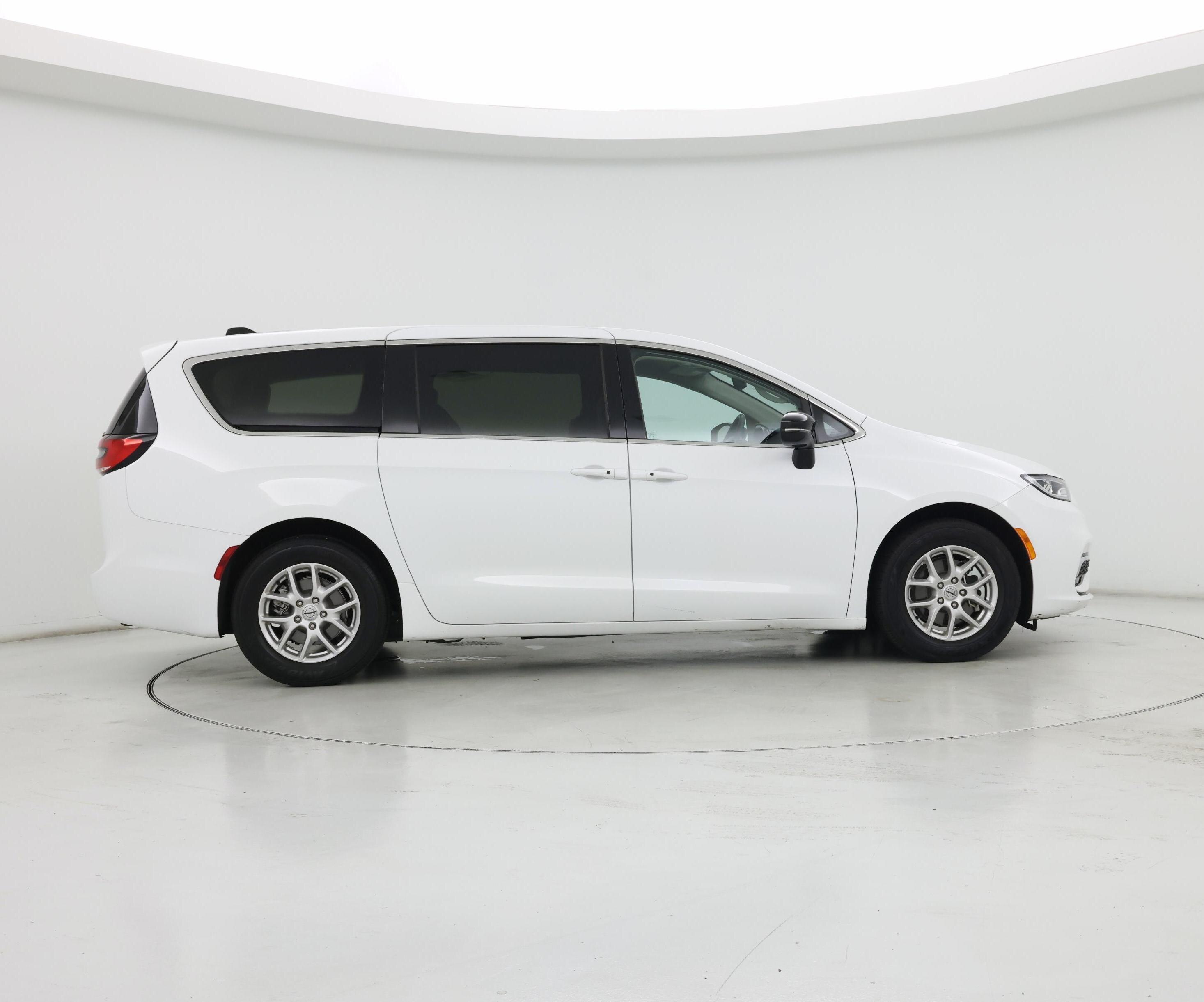 Thumbnail: 2024 Chrysler Pacifica - 7