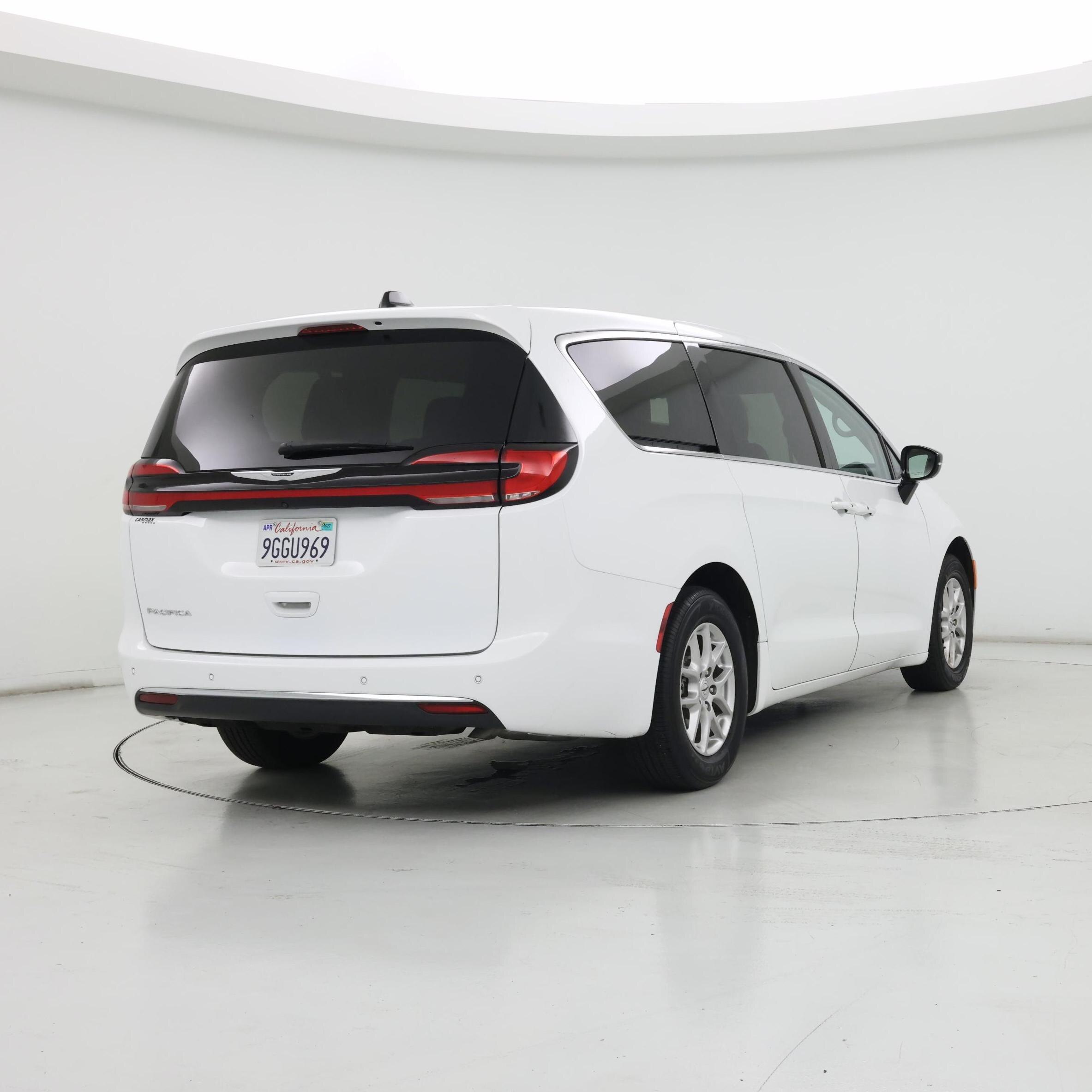 Thumbnail: 2024 Chrysler Pacifica - 8