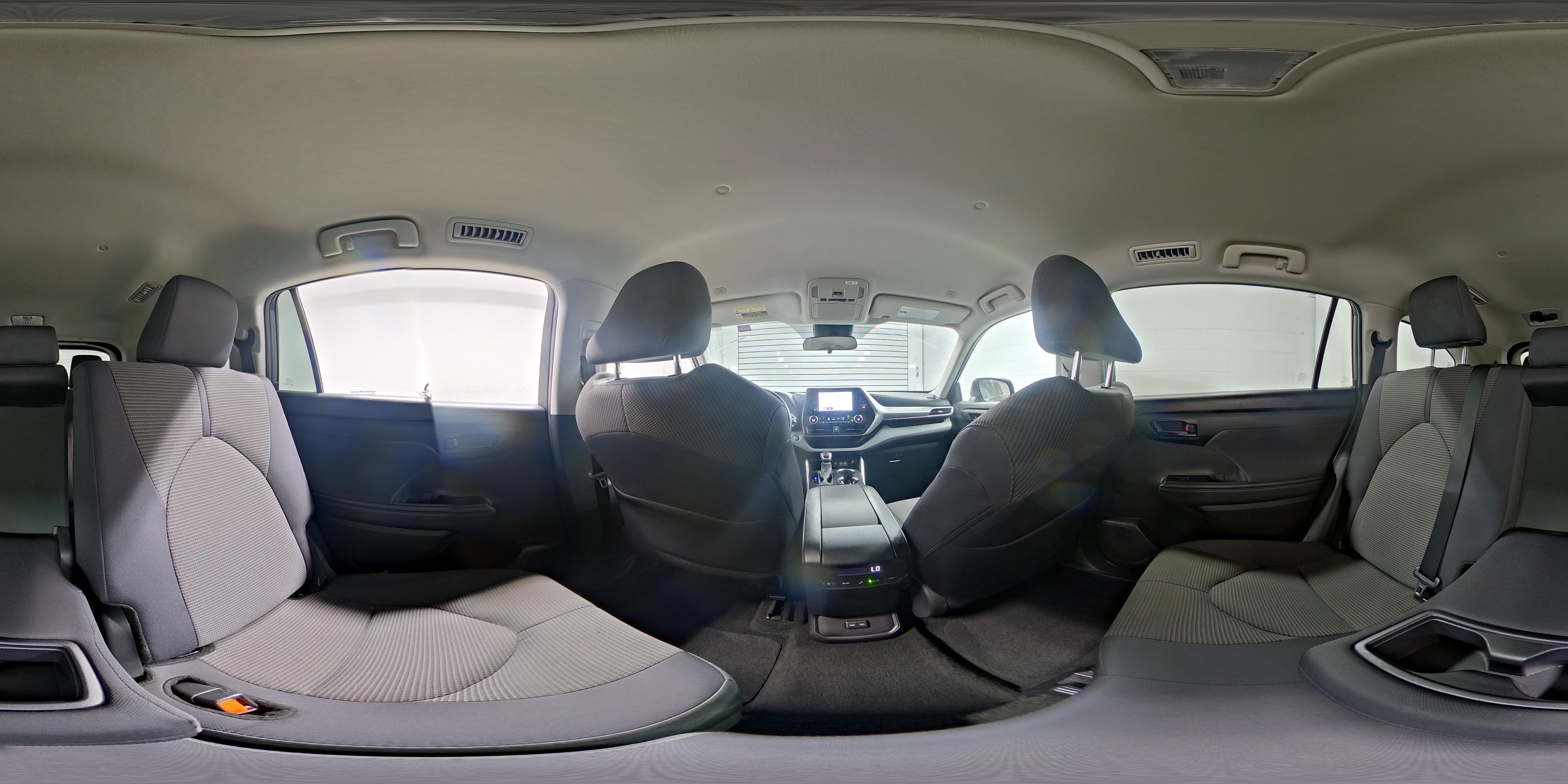 2025 Toyota Highlander LE - Photo 19