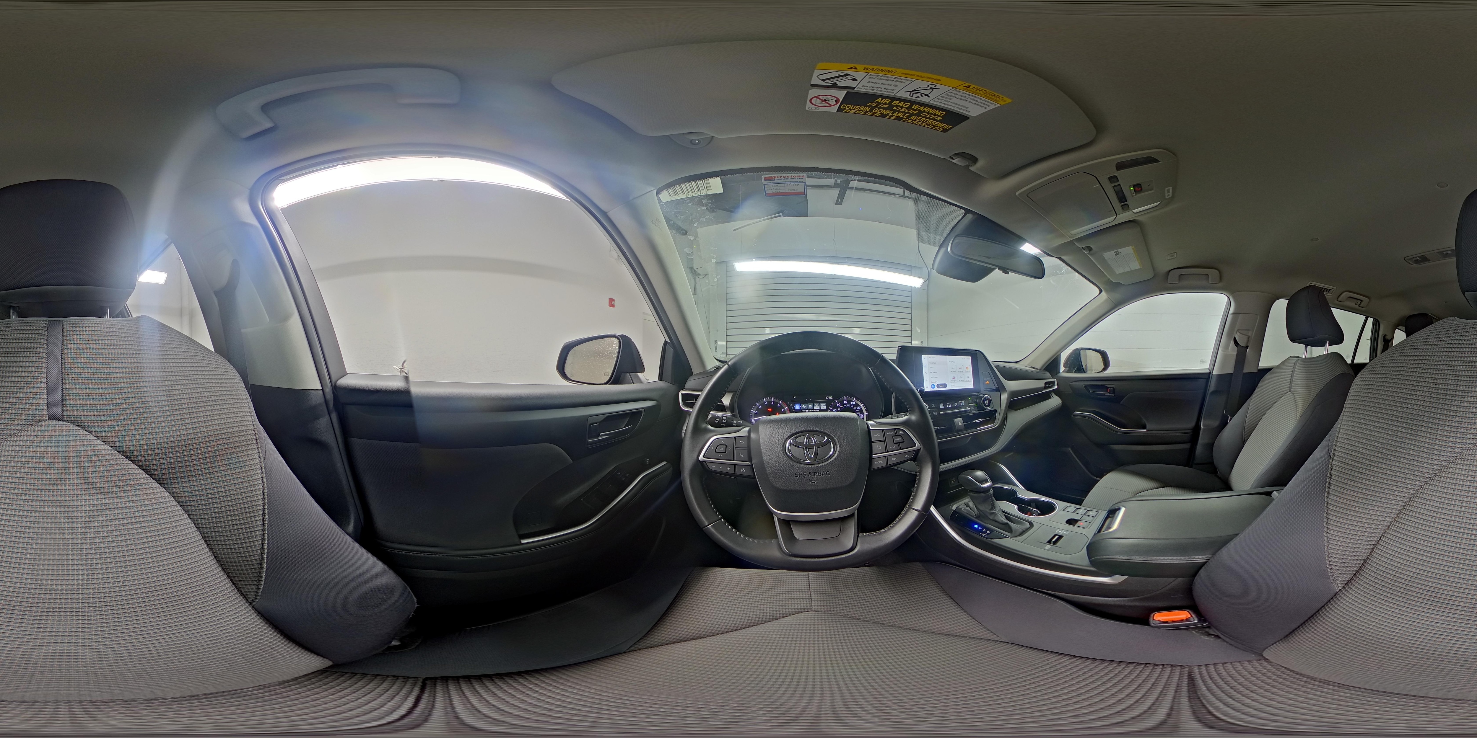 2025 Toyota Highlander LE - Photo 20