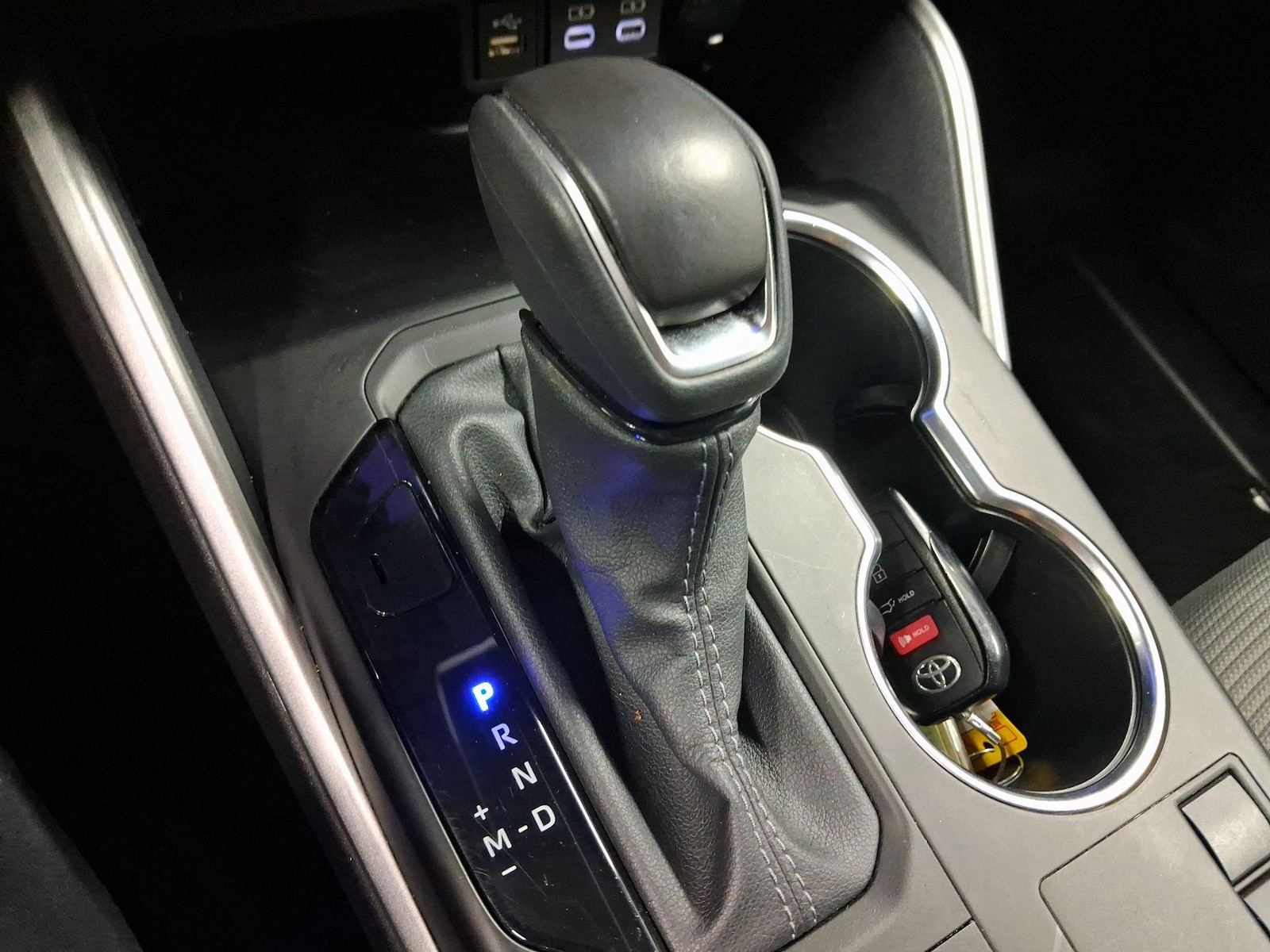 2025 Toyota Highlander LE - Photo 14