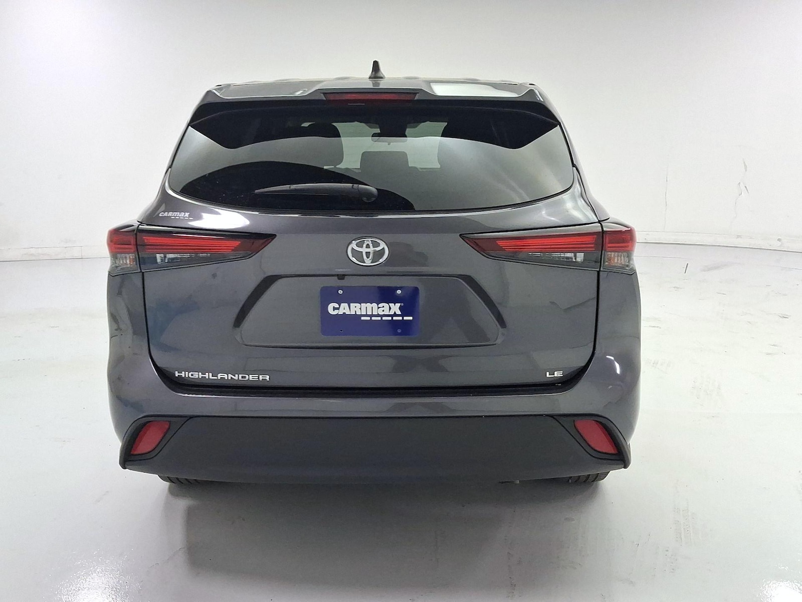 2025 Toyota Highlander LE - Photo 6