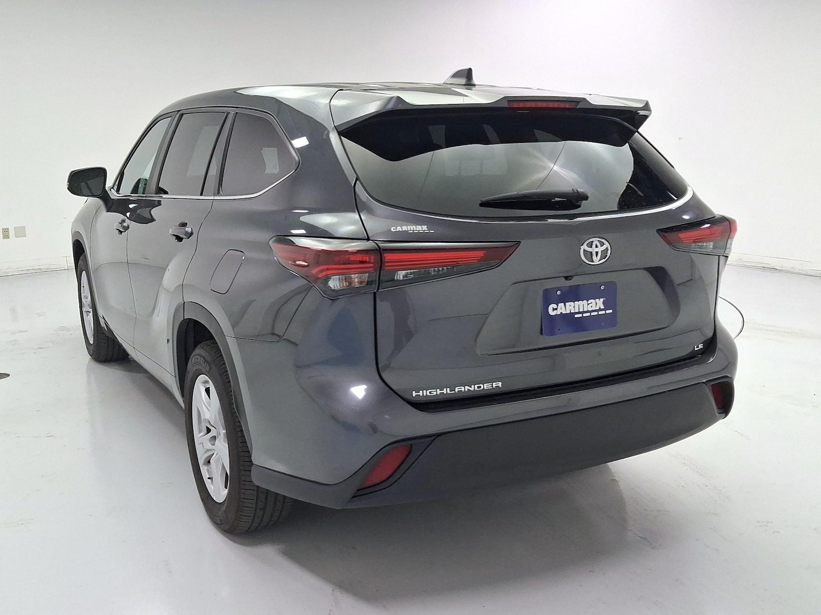 2025 Toyota Highlander LE - Photo 7