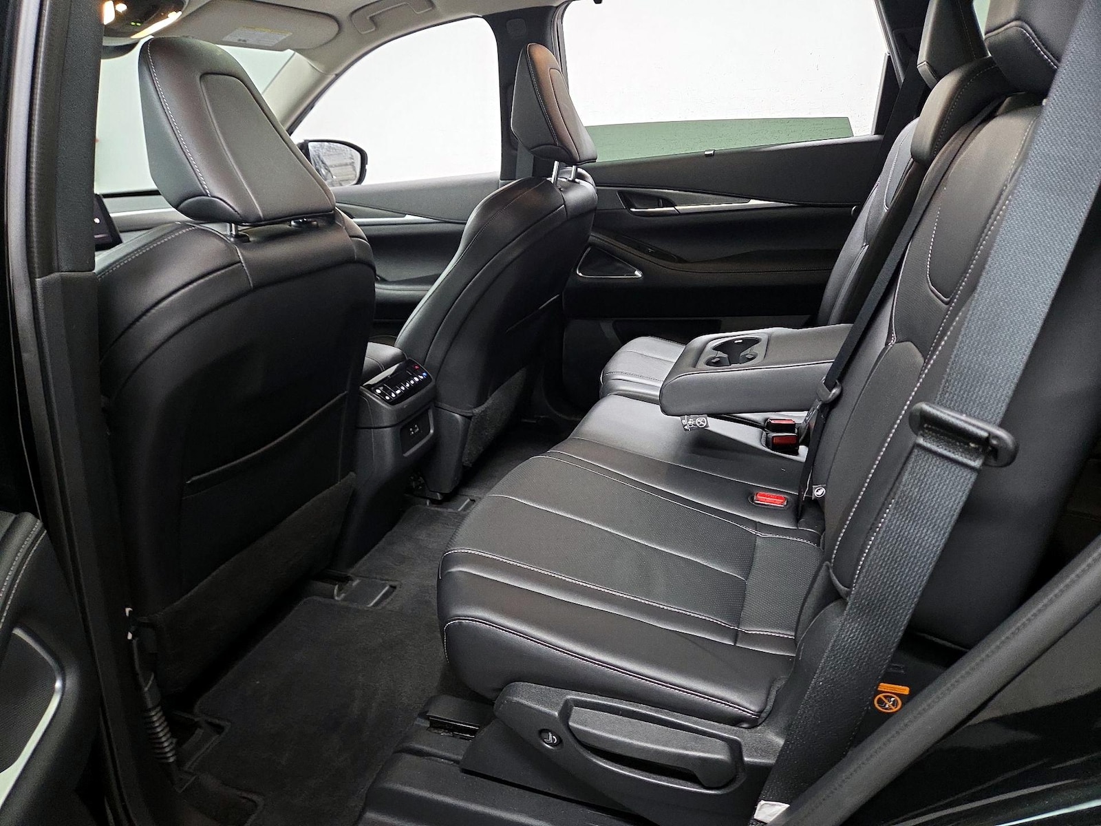 2025 INFINITI QX60 LUXE - Photo 18