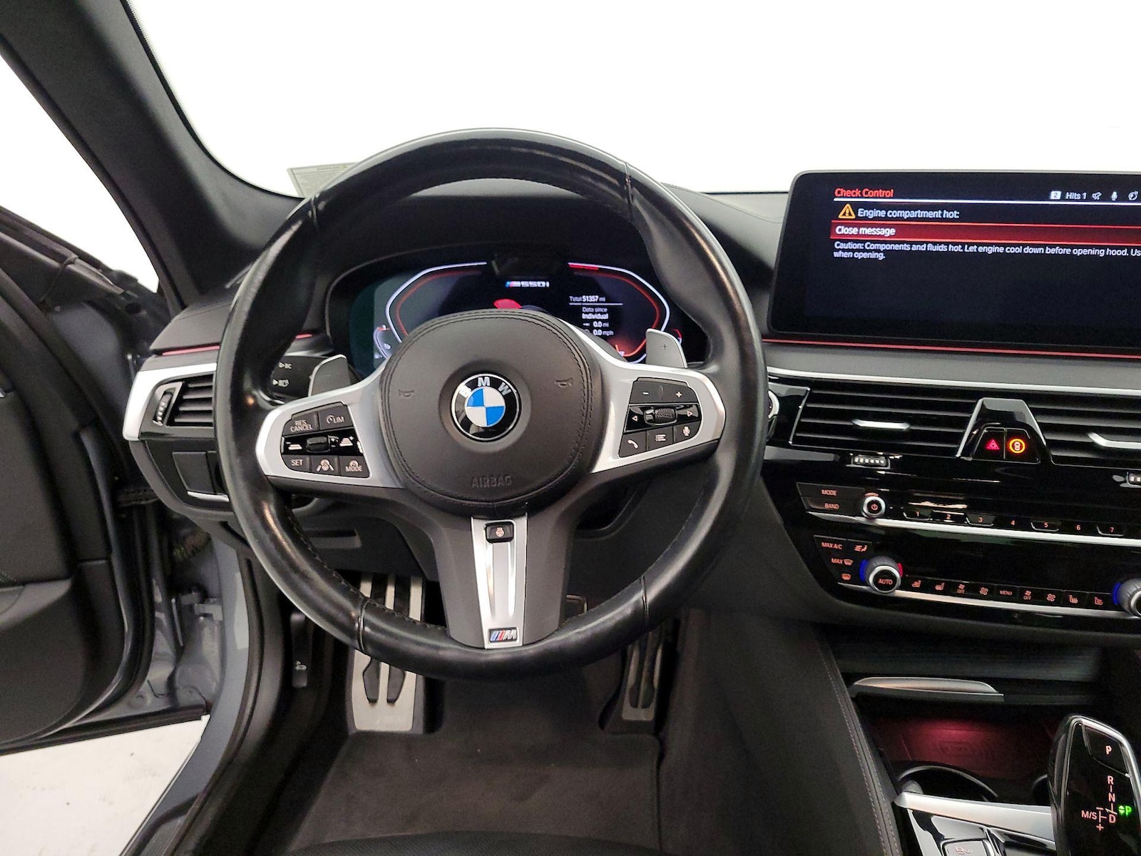 2023 BMW 5 Series M550i - Photo 11