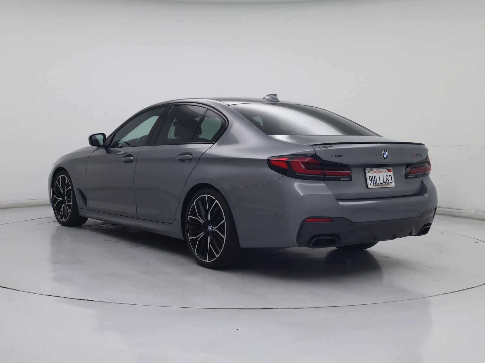2023 BMW 5 Series M550i - Photo 3