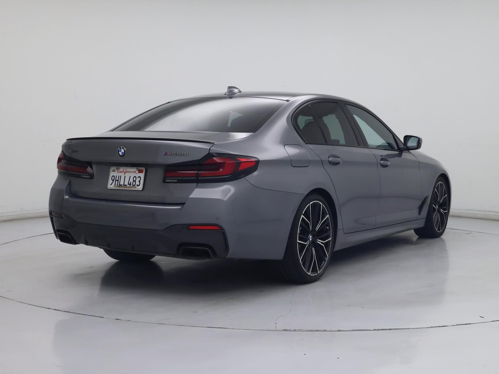 2023 BMW 5 Series M550i - Photo 9