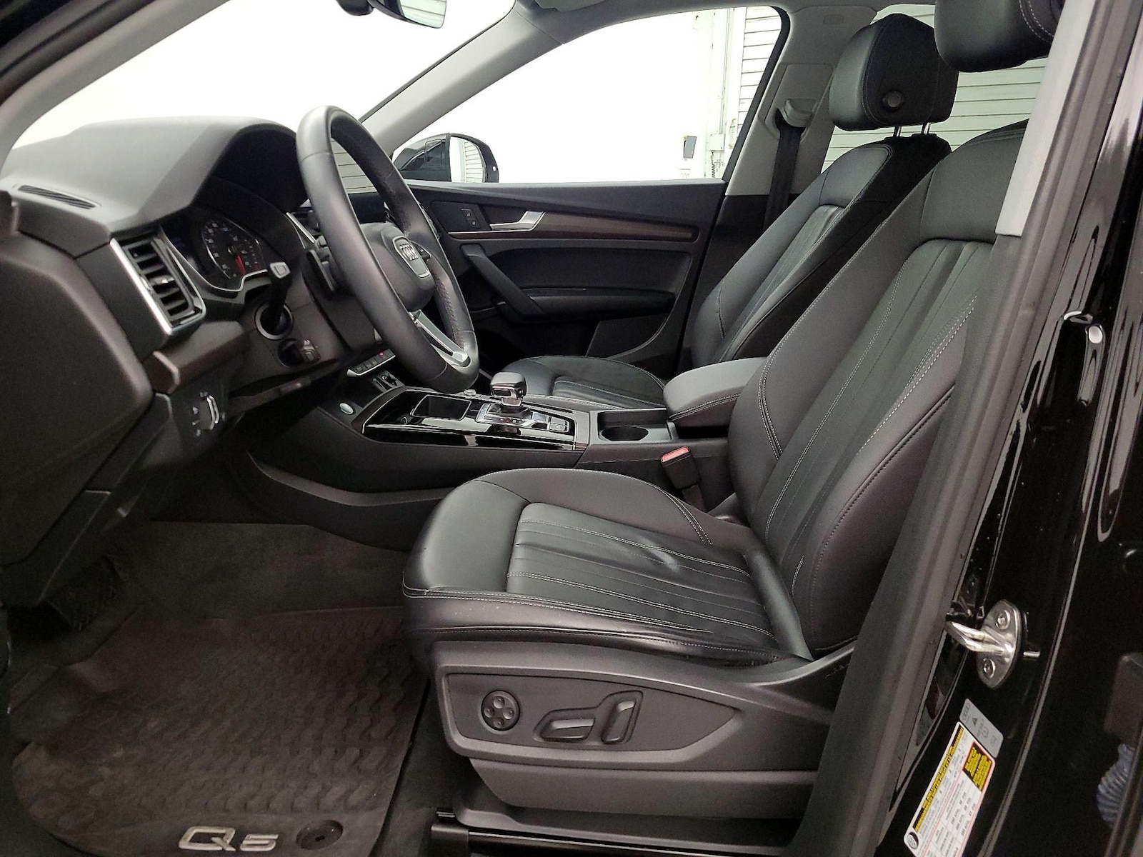 2023 Audi Q5 Premium - Photo 12