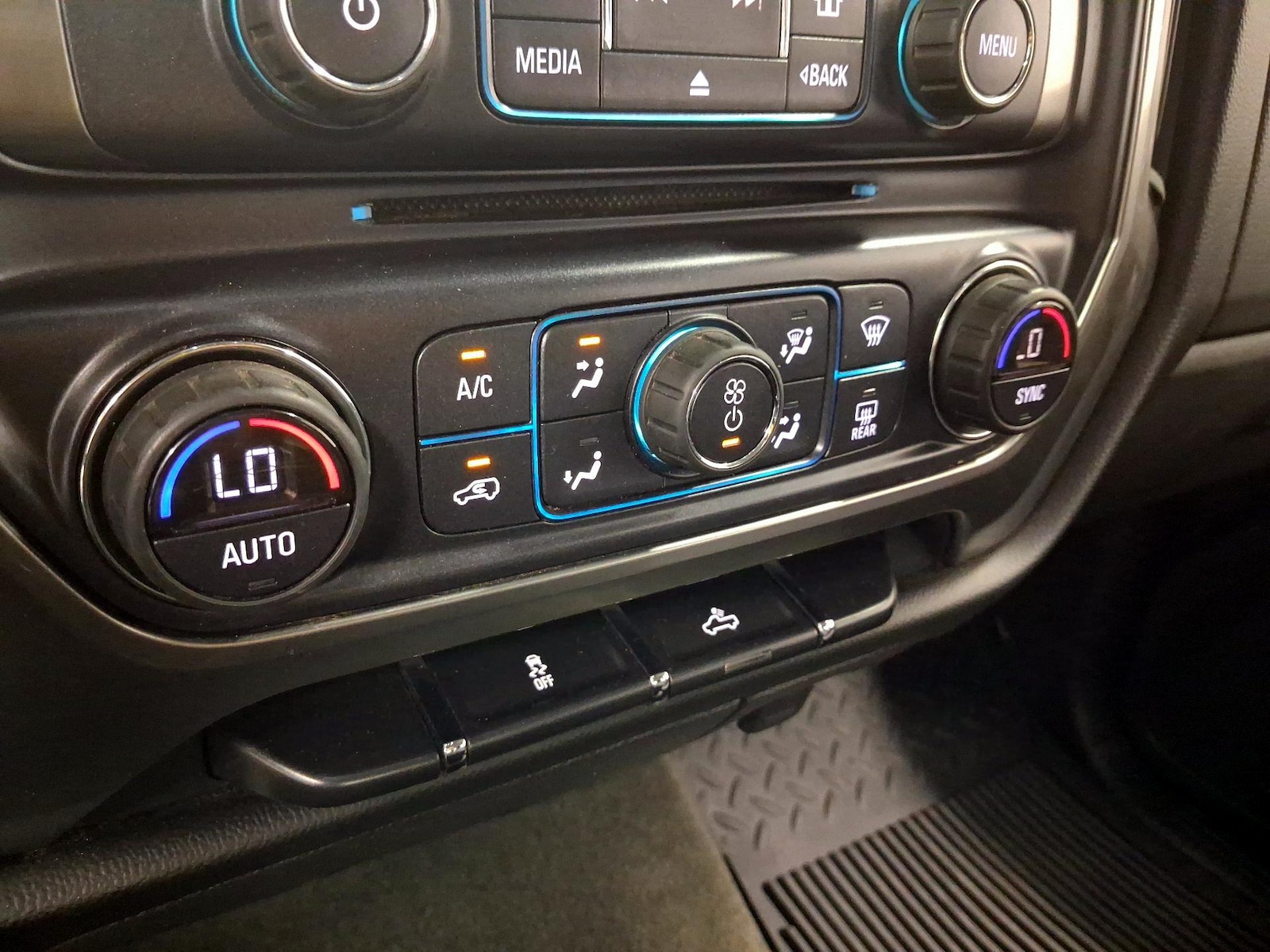 2017 Chevrolet Silverado 1500 LT - Photo 15