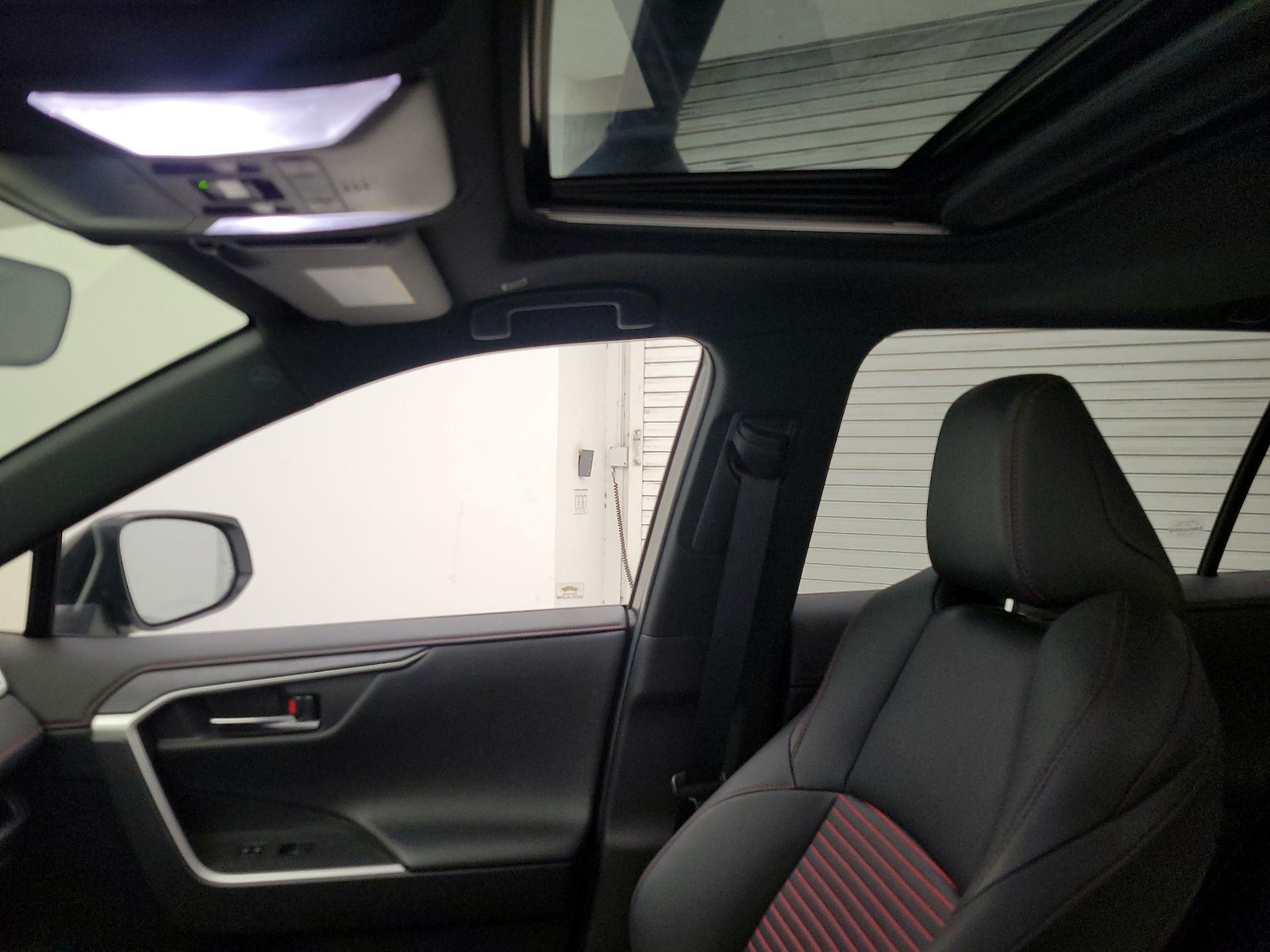 Sunroof(s) & Overhead Airbags