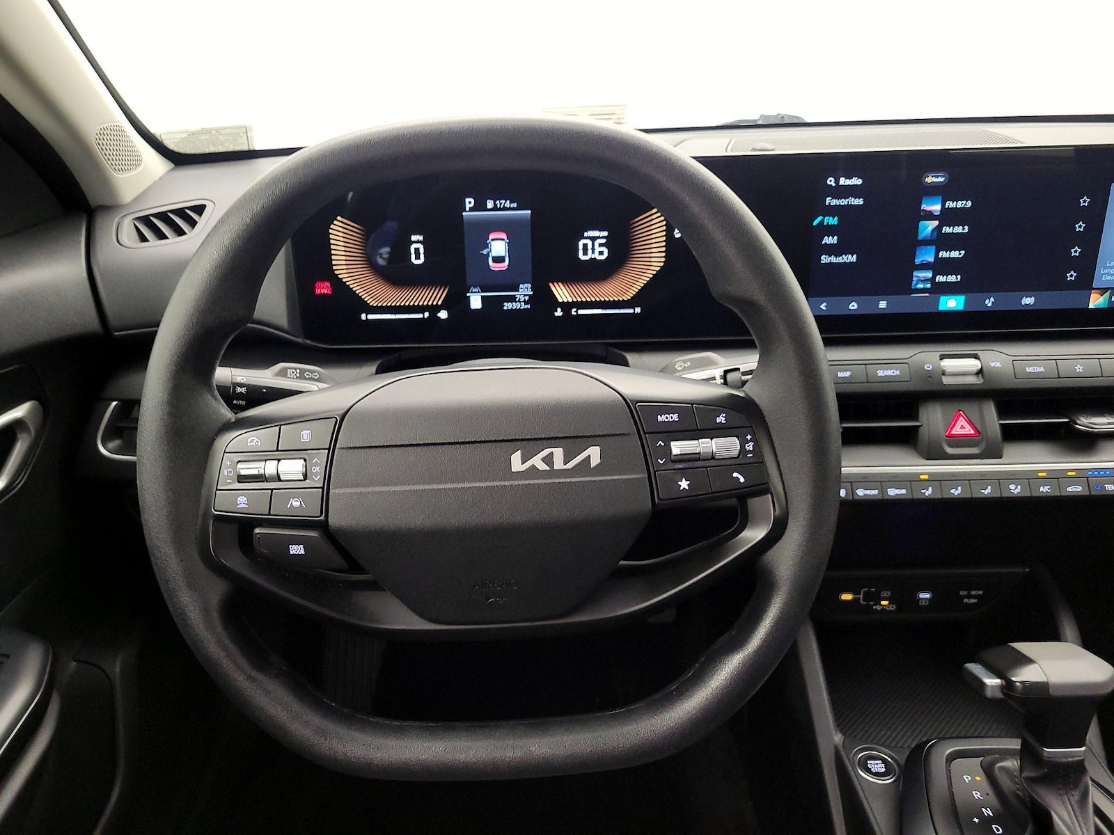 2025 Kia K4 LXS - Photo 11