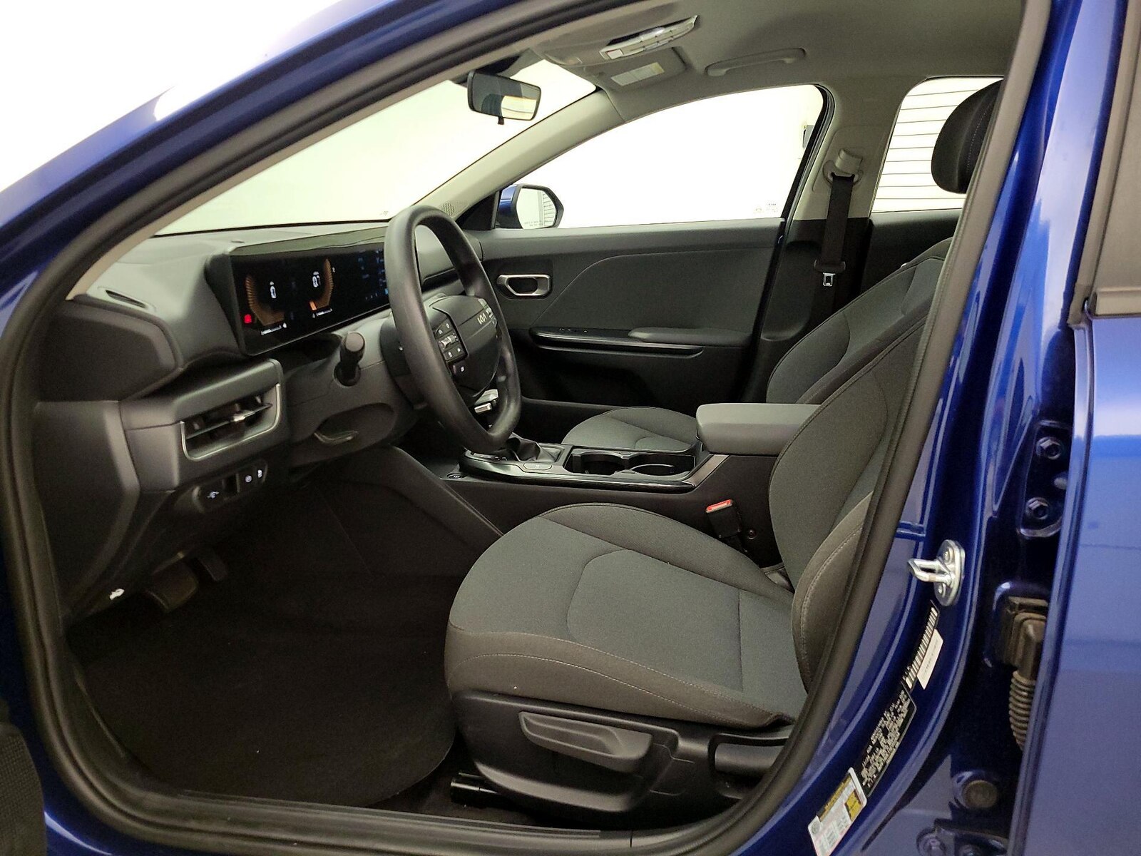 2025 Kia K4 LXS - Photo 12