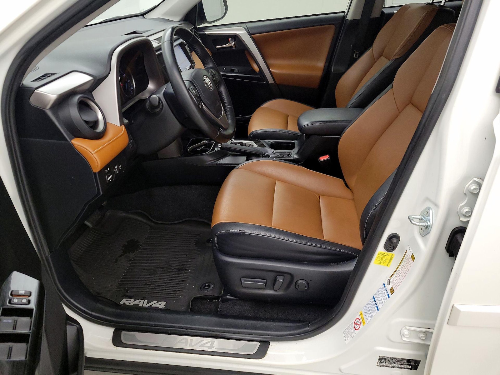 2018 Toyota RAV4 Limited - Photo 12