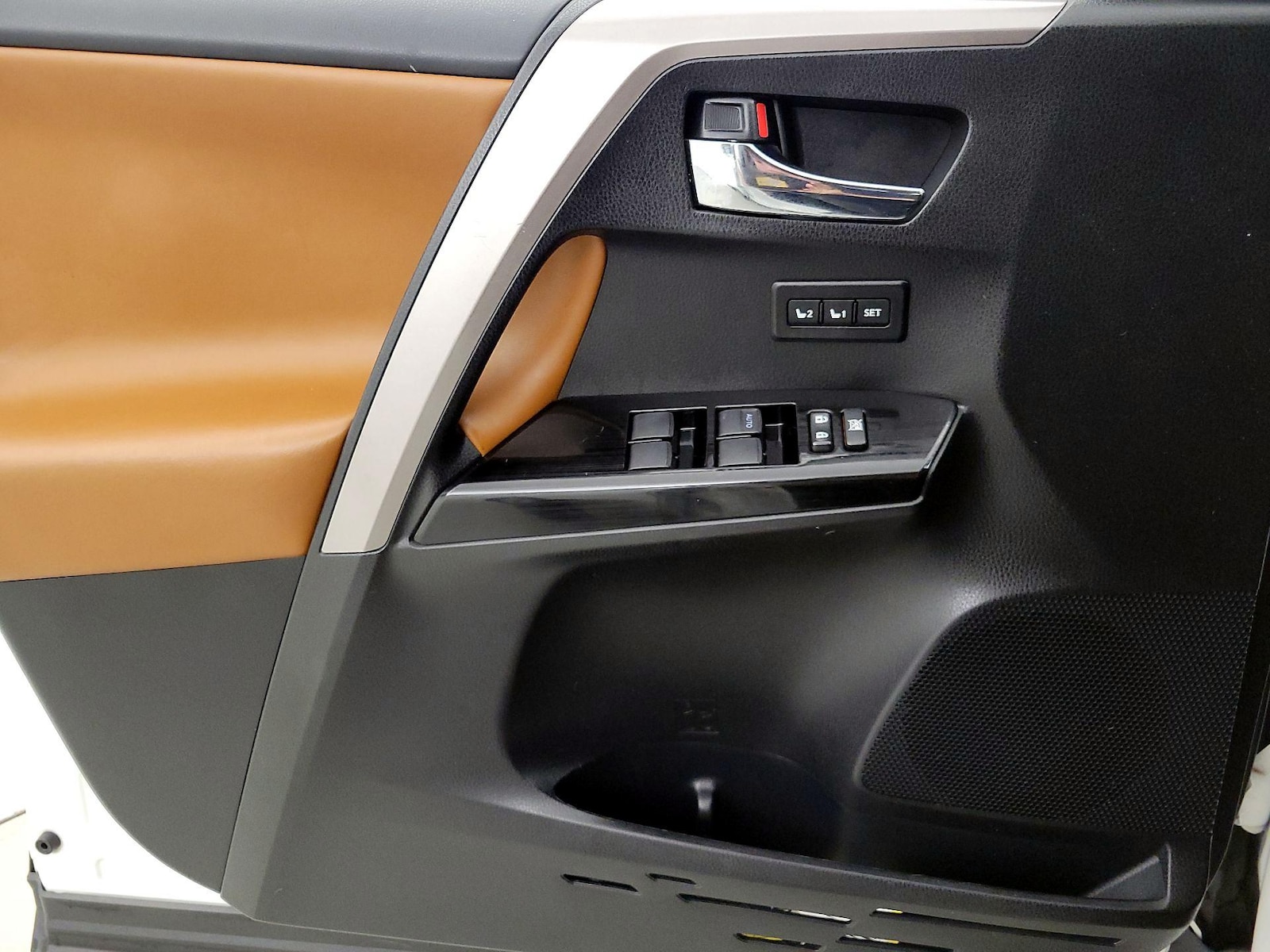 2018 Toyota RAV4 Limited - Photo 13