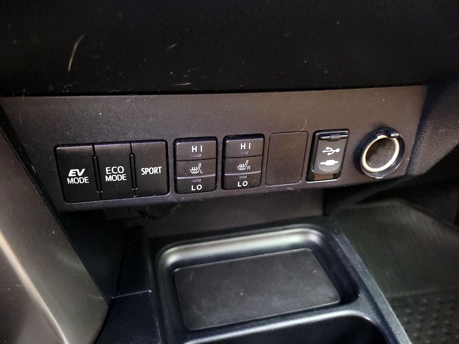 2018 Toyota RAV4 Limited - Photo 20