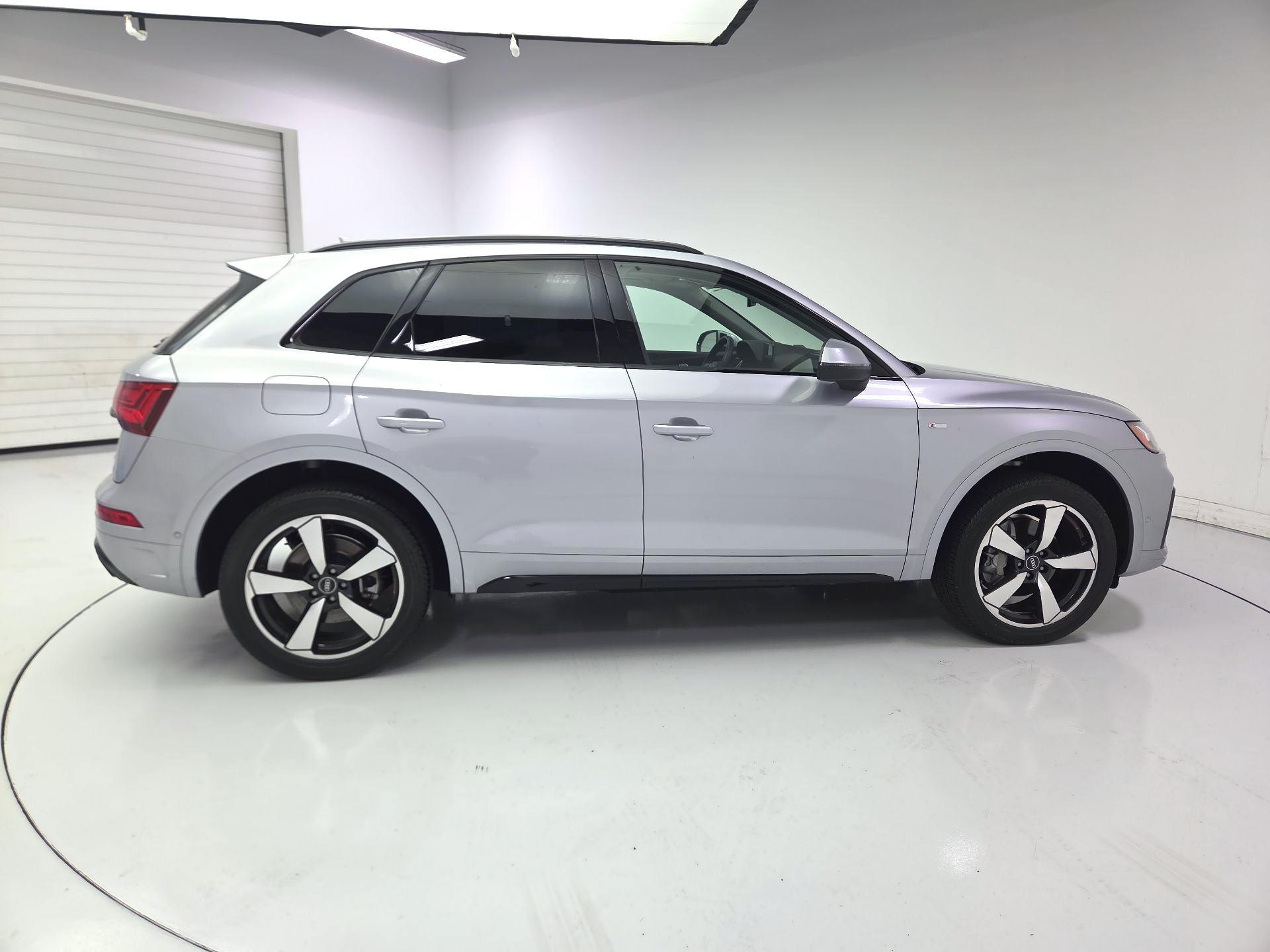 Thumbnail: 2022 Audi Q5 - 4