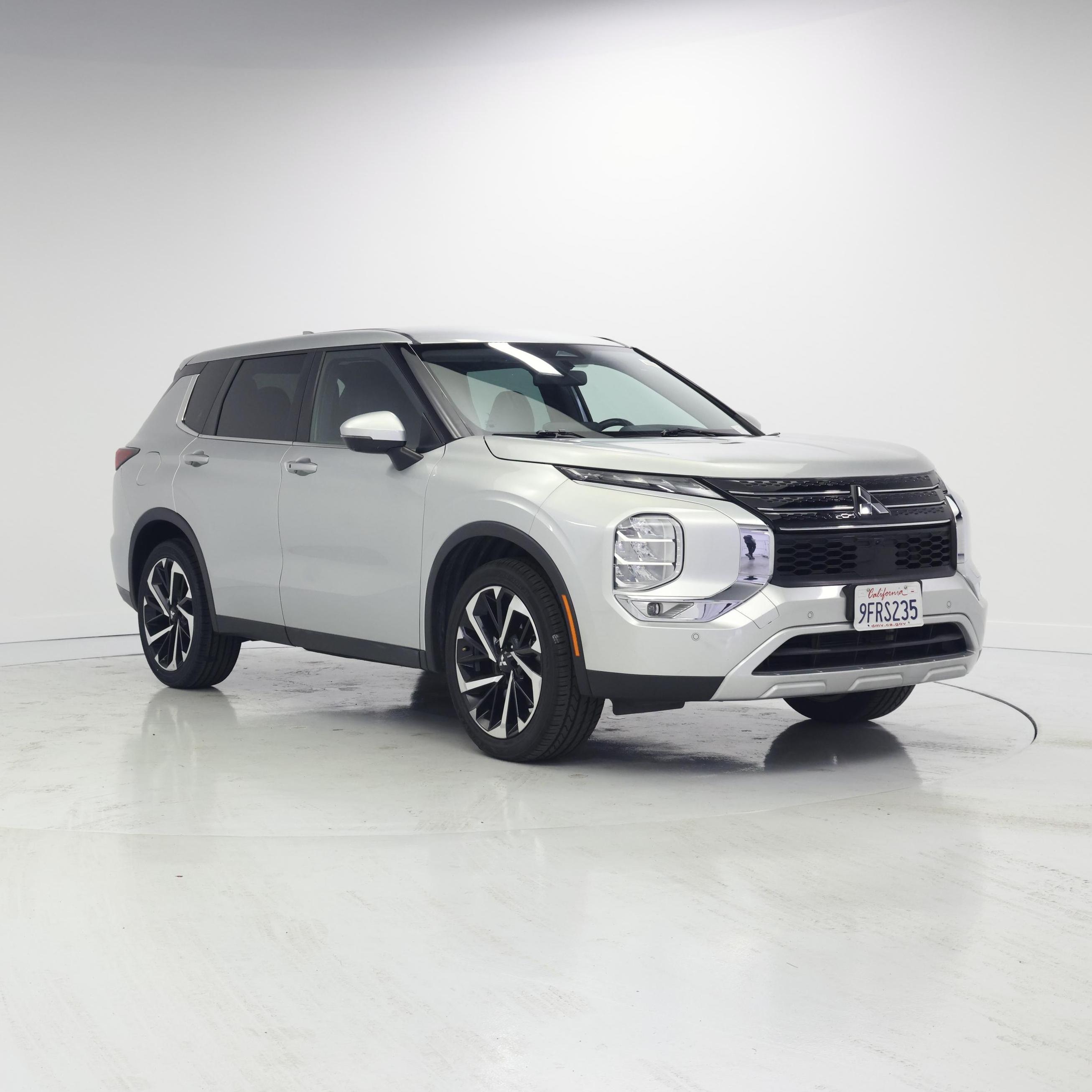 Silver 2023 Mitsubishi Outlander SUV / Crossover Front-Wheel Drive Automatic