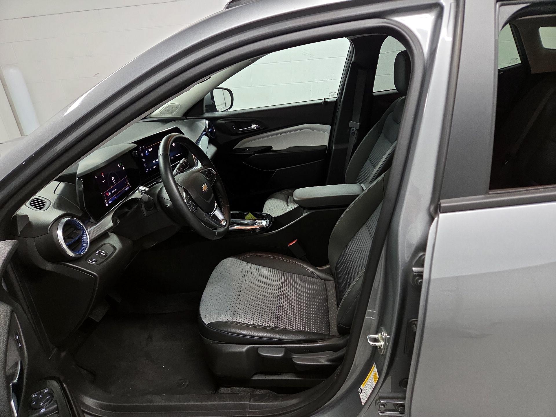 Thumbnail: 2025 Chevrolet Trax - 9