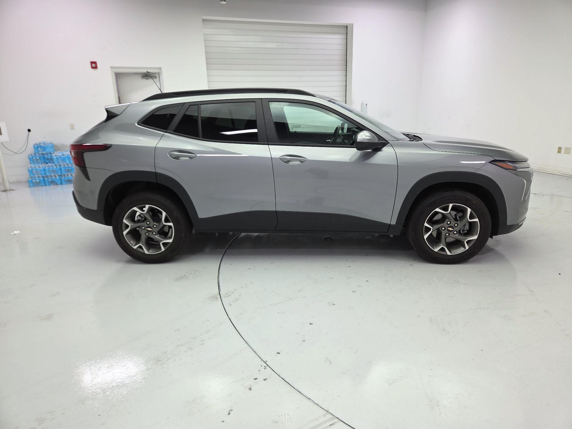 Thumbnail: 2025 Chevrolet Trax - 4