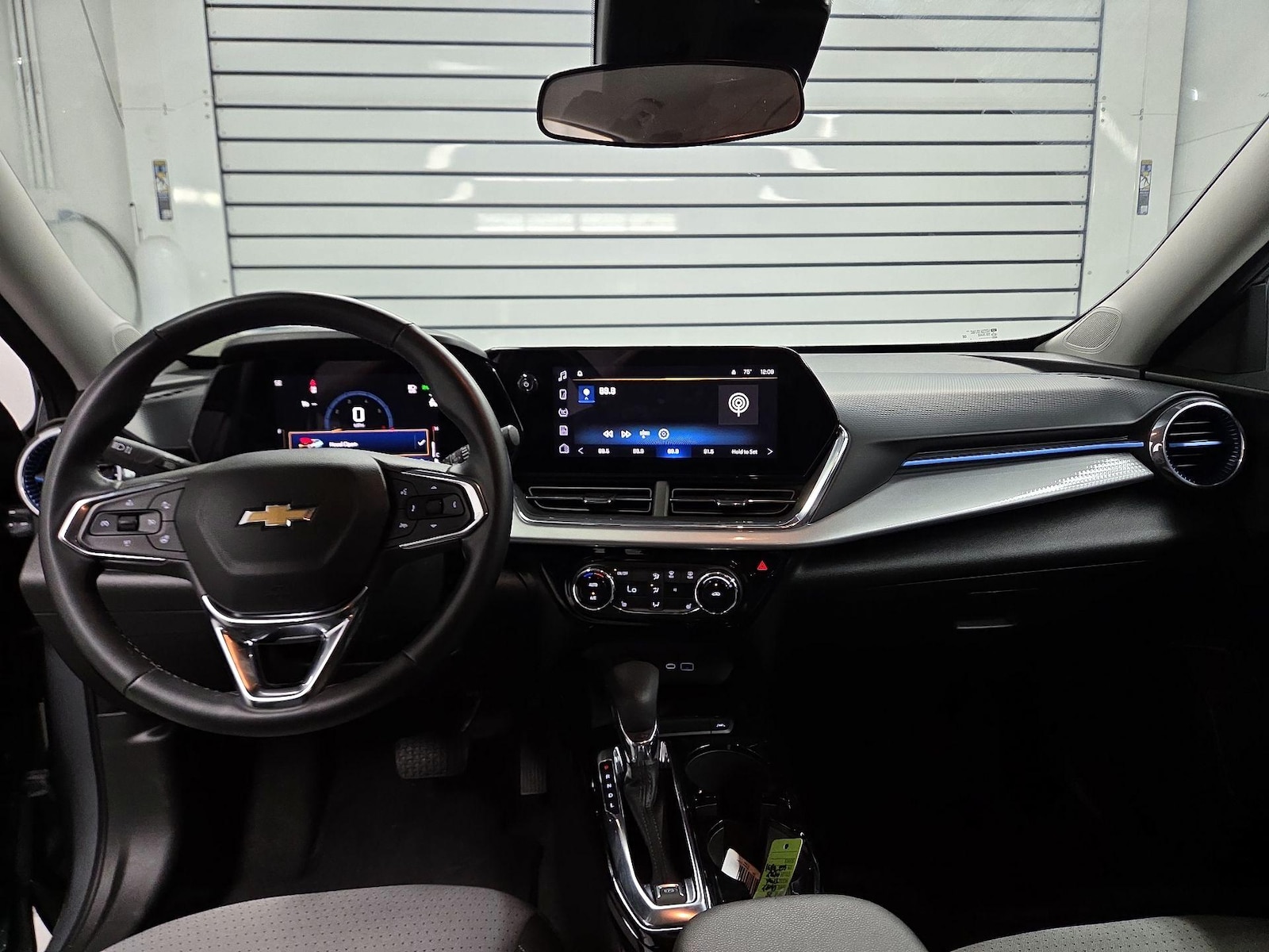 2025 Chevrolet Trax LT - Photo 8
