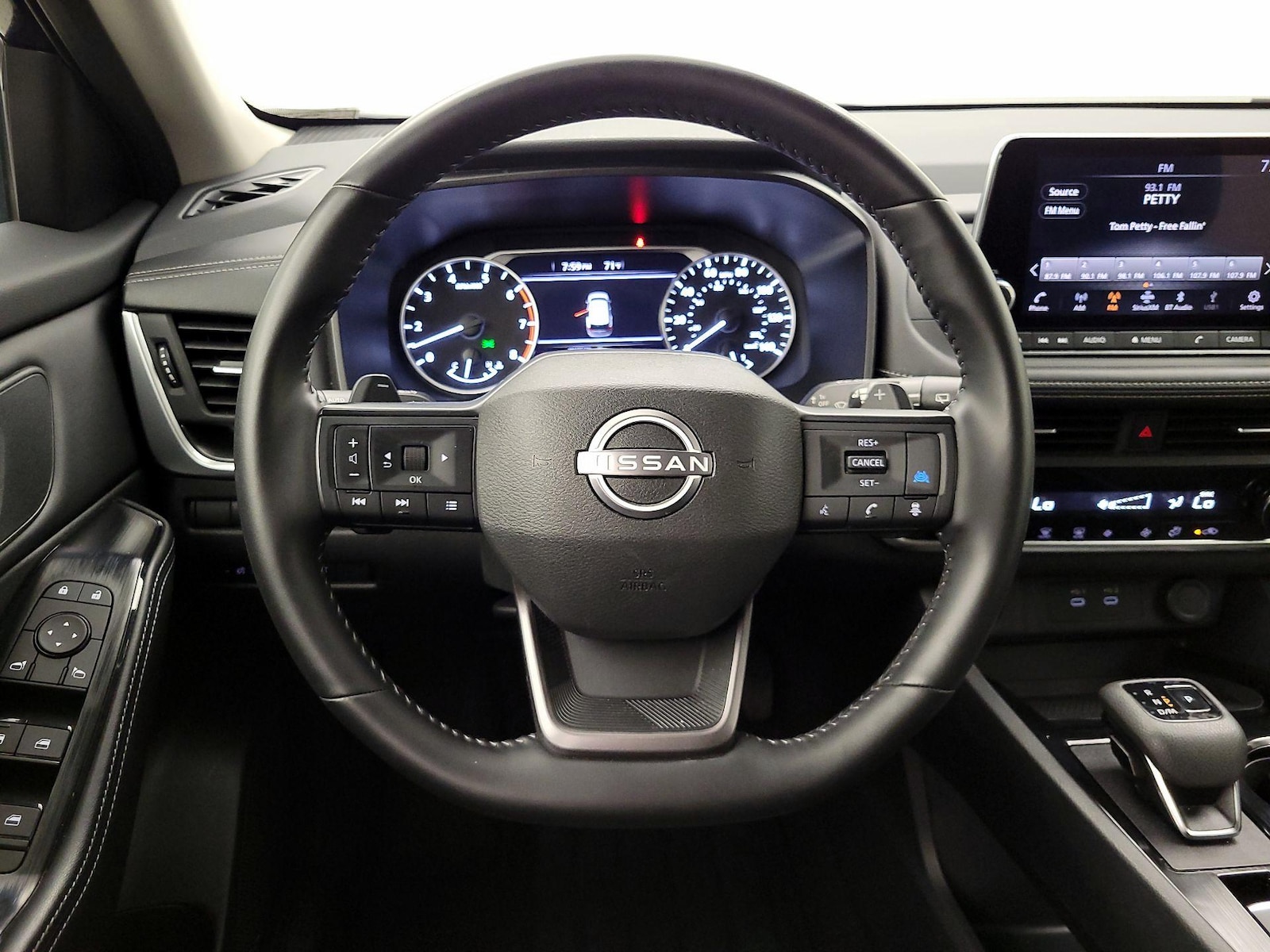 2025 Nissan Rogue SV - Photo 11