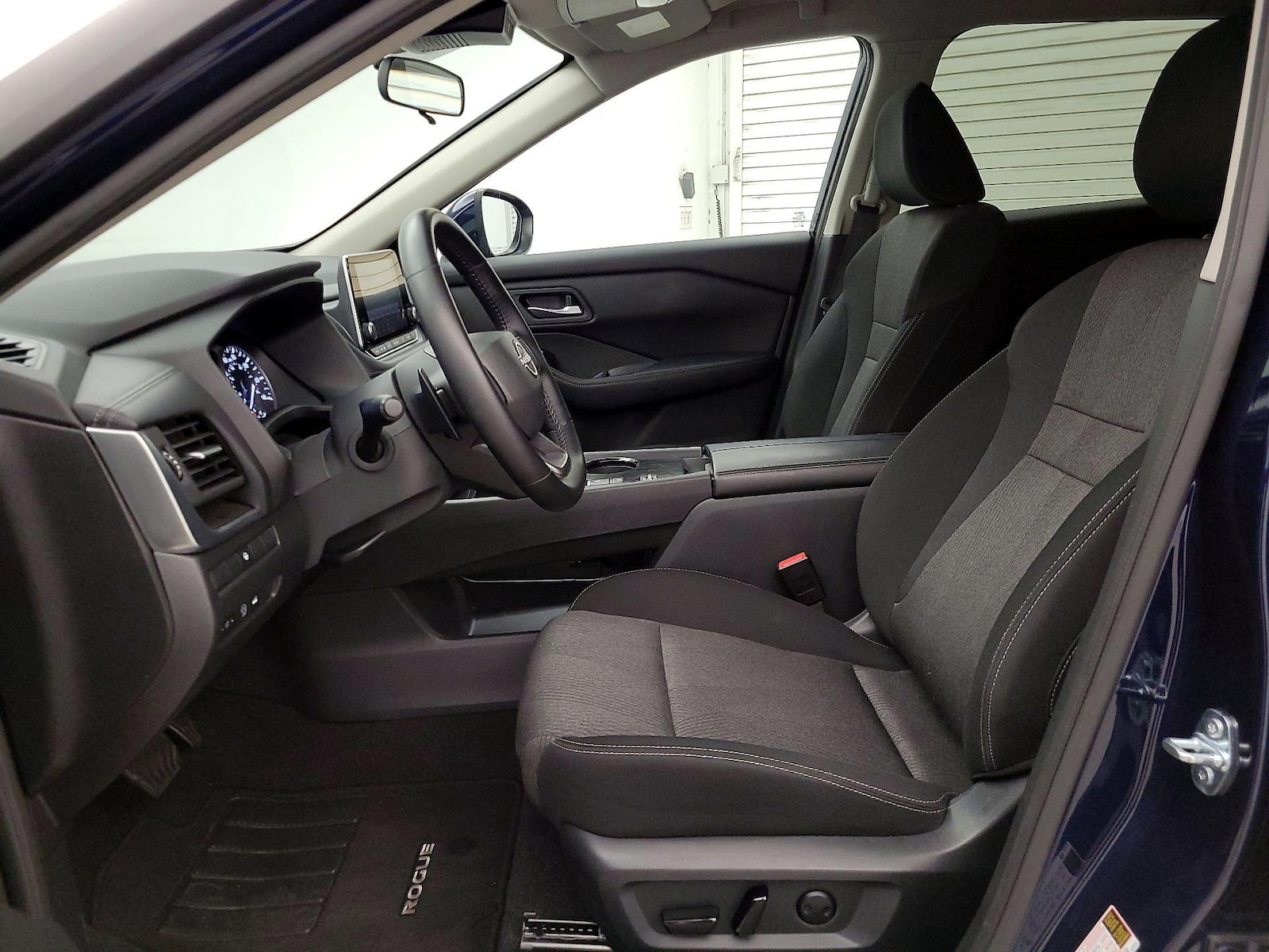 2025 Nissan Rogue SV - Photo 12