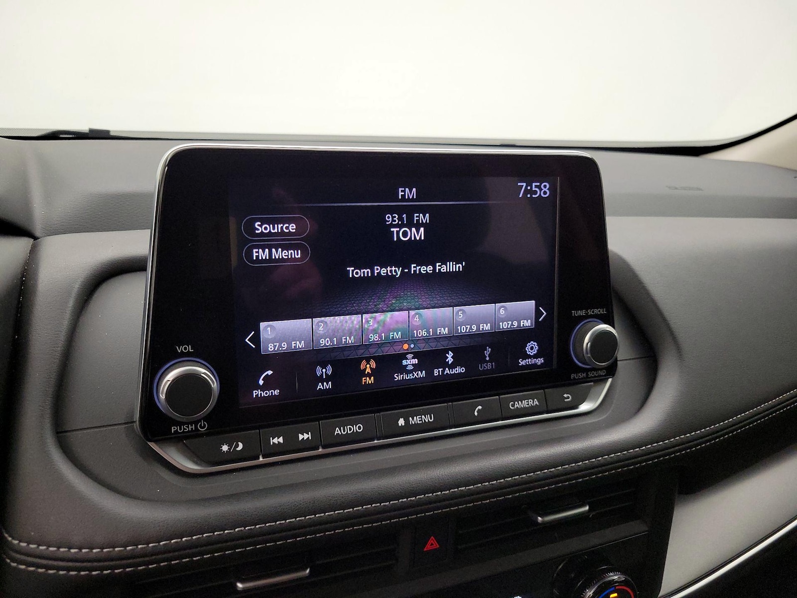 2025 Nissan Rogue SV - Photo 16