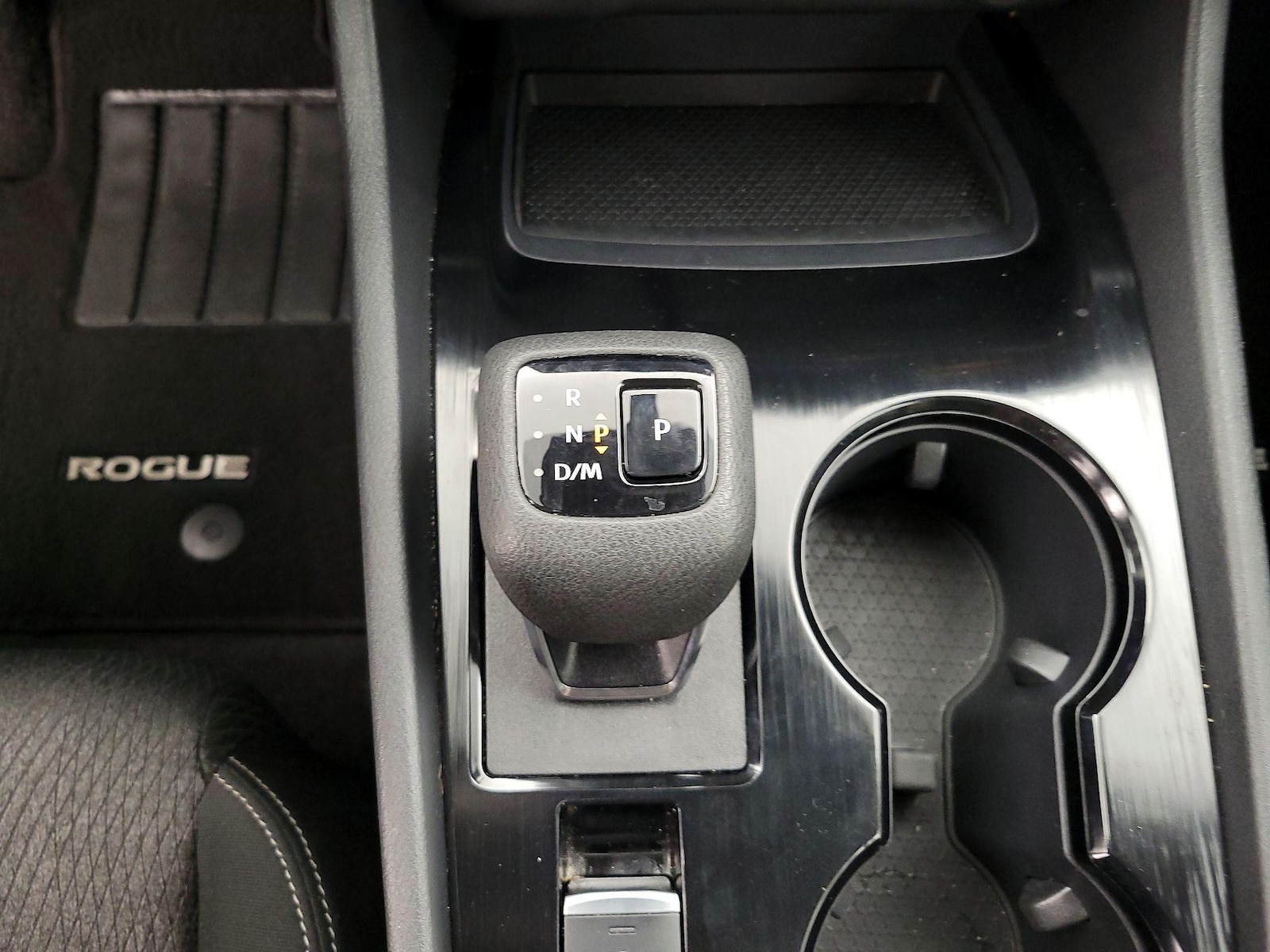 2025 Nissan Rogue SV - Photo 18