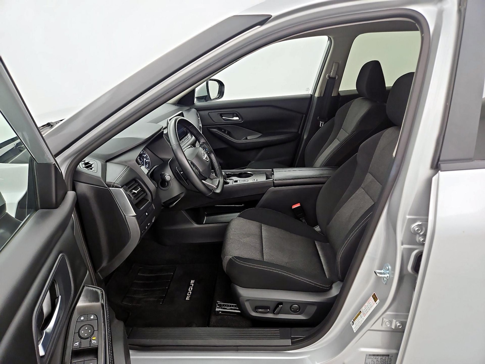 2025 Nissan Rogue SV - Photo 12