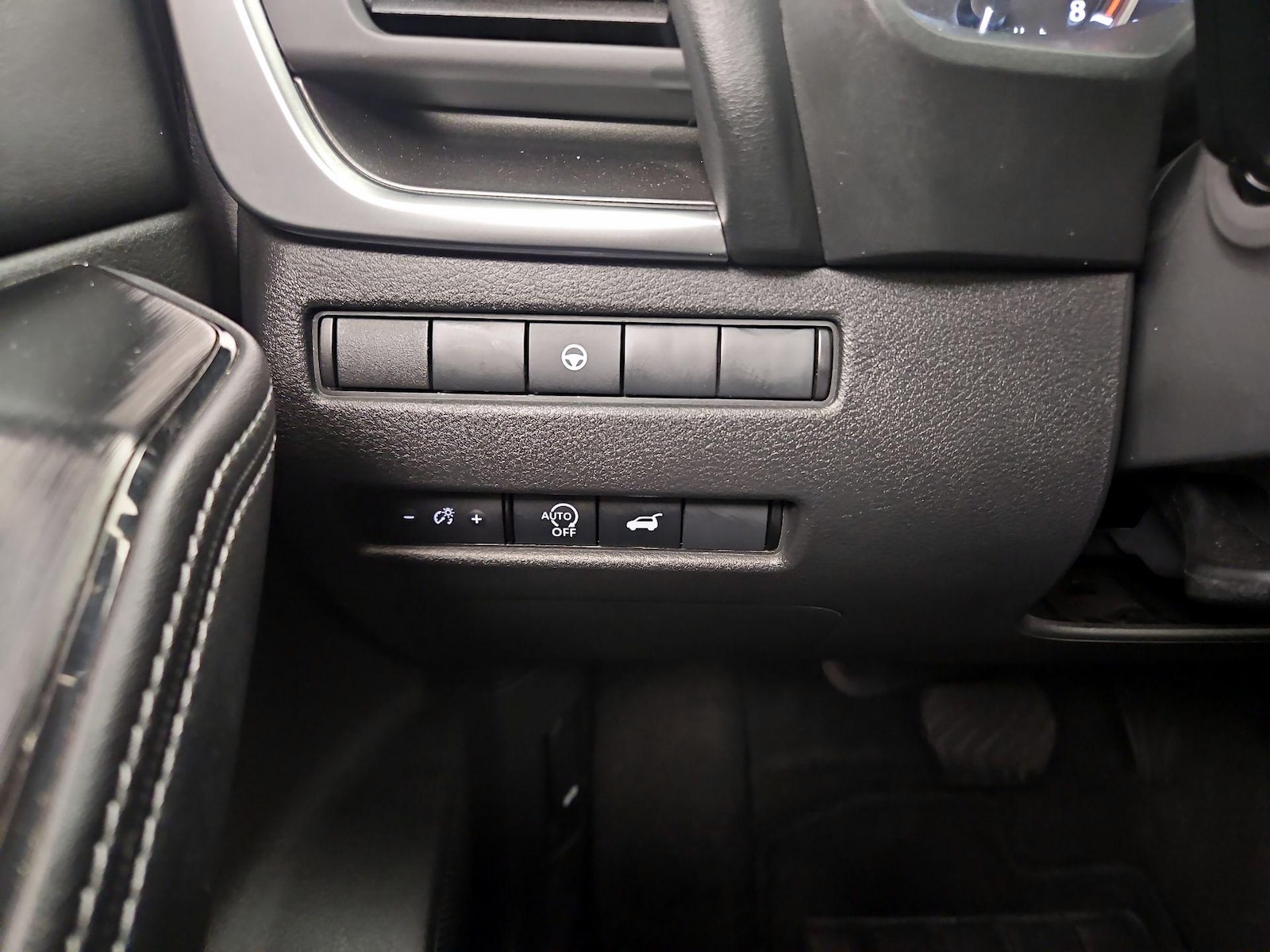 2025 Nissan Rogue SV - Photo 14