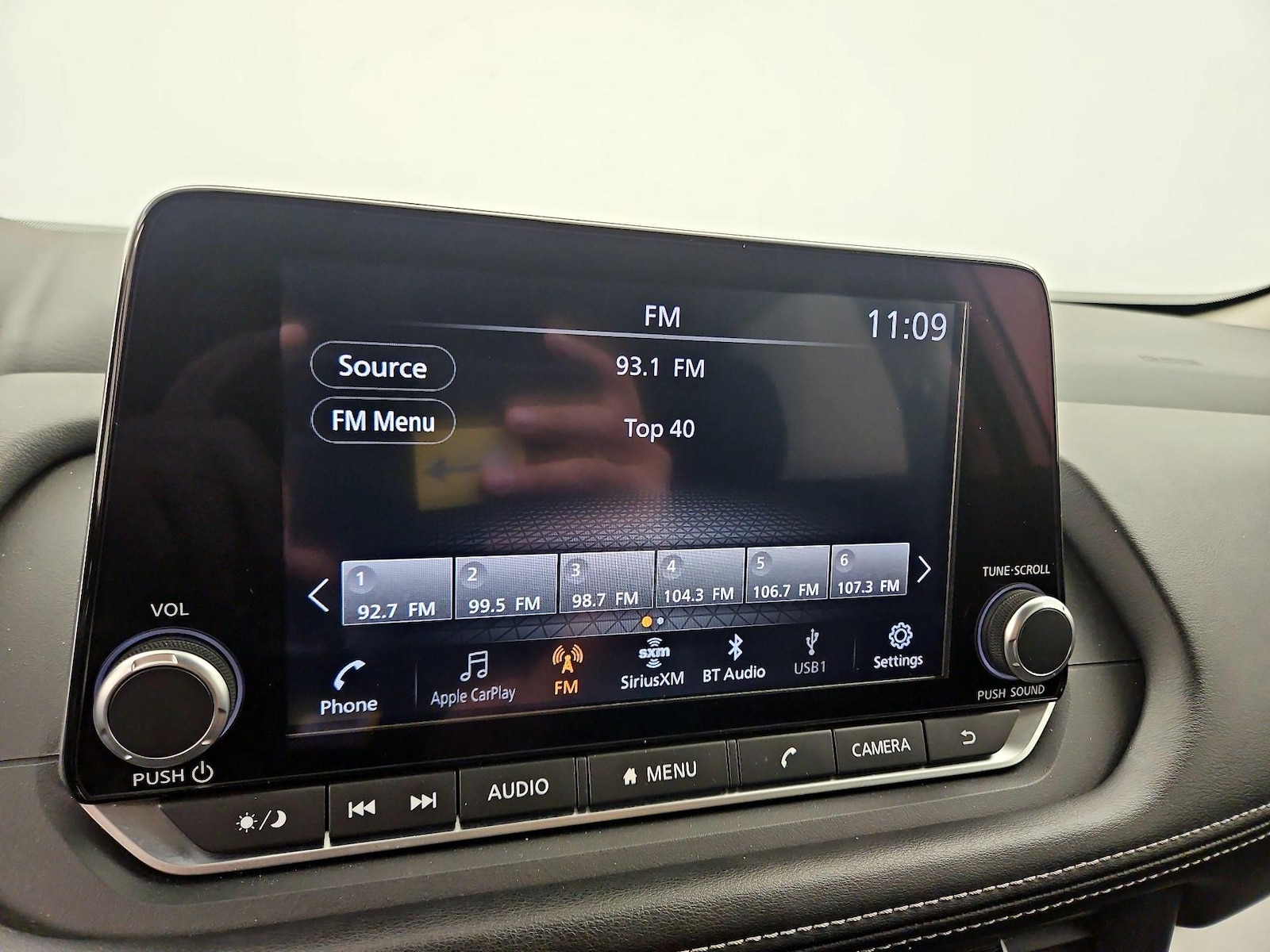 2025 Nissan Rogue SV - Photo 16