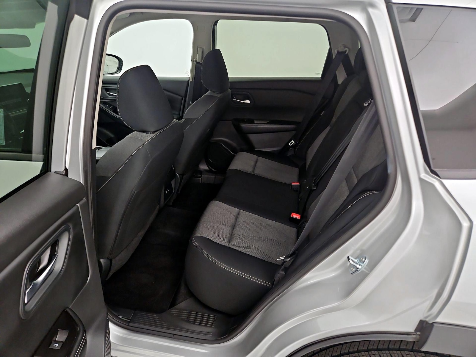 2025 Nissan Rogue SV - Photo 20