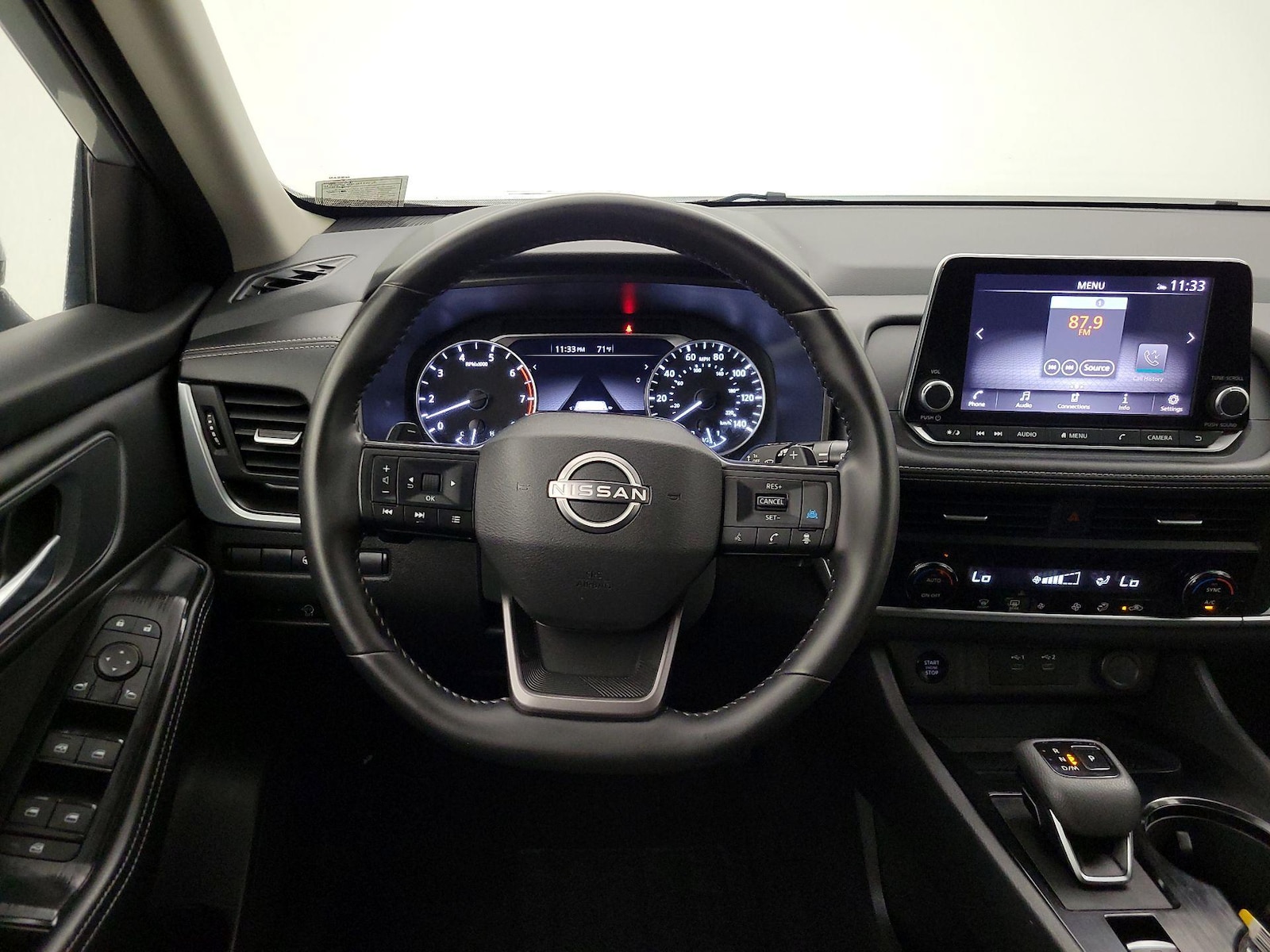 2025 Nissan Rogue SV - Photo 11