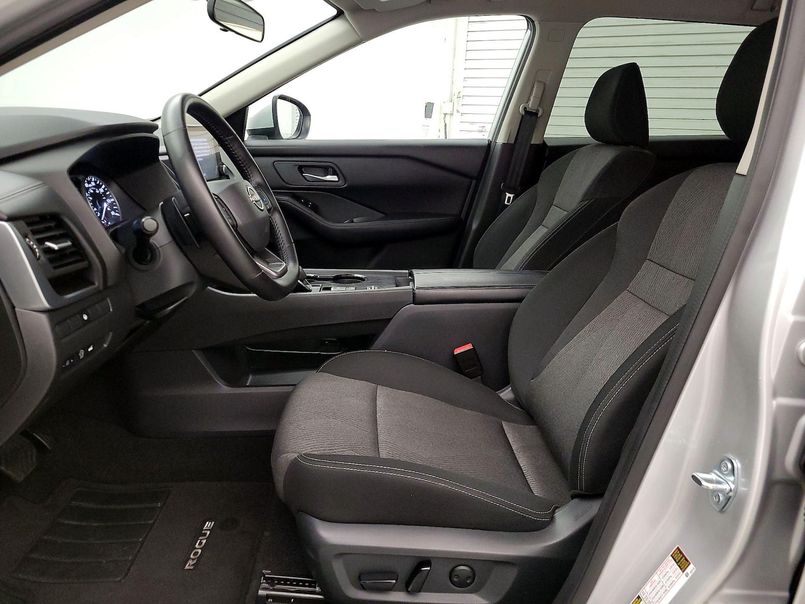 2025 Nissan Rogue SV - Photo 12