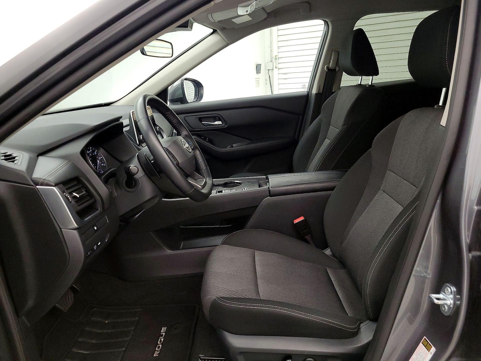 2025 Nissan Rogue SV - Photo 12